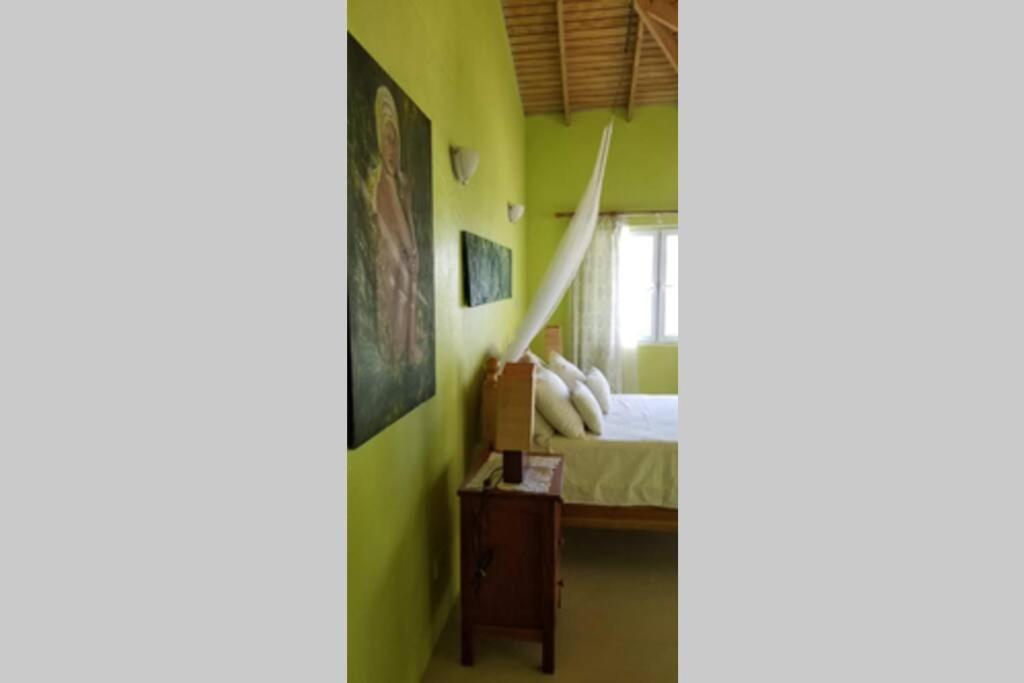 Spacious Apartment in Quiet Neighborhood nr Airport and Beach