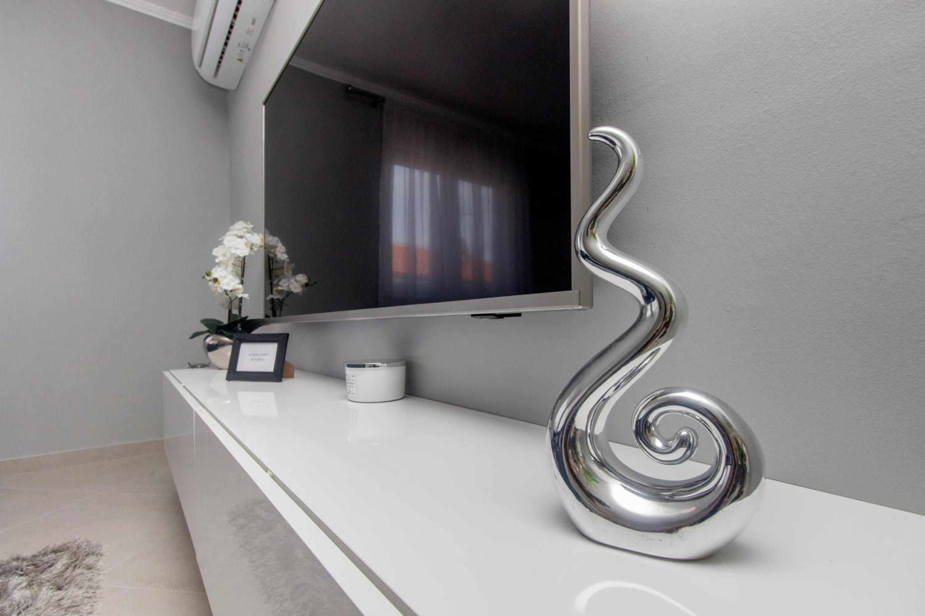Silver Lux Suite - NEW view 4