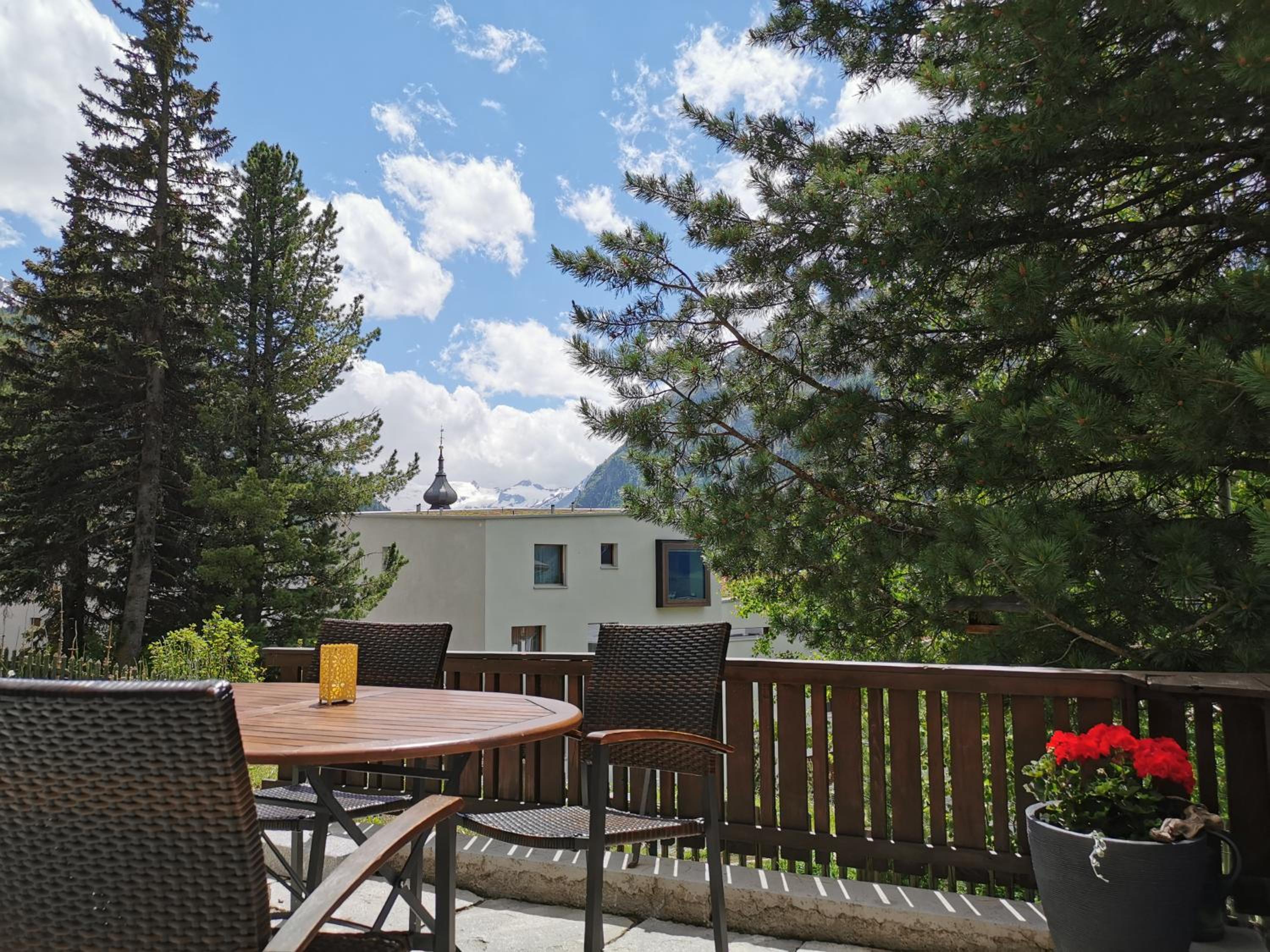 Ferienwohnung Pontresina - Chesa Andrea - Gartensitzplatz view 4