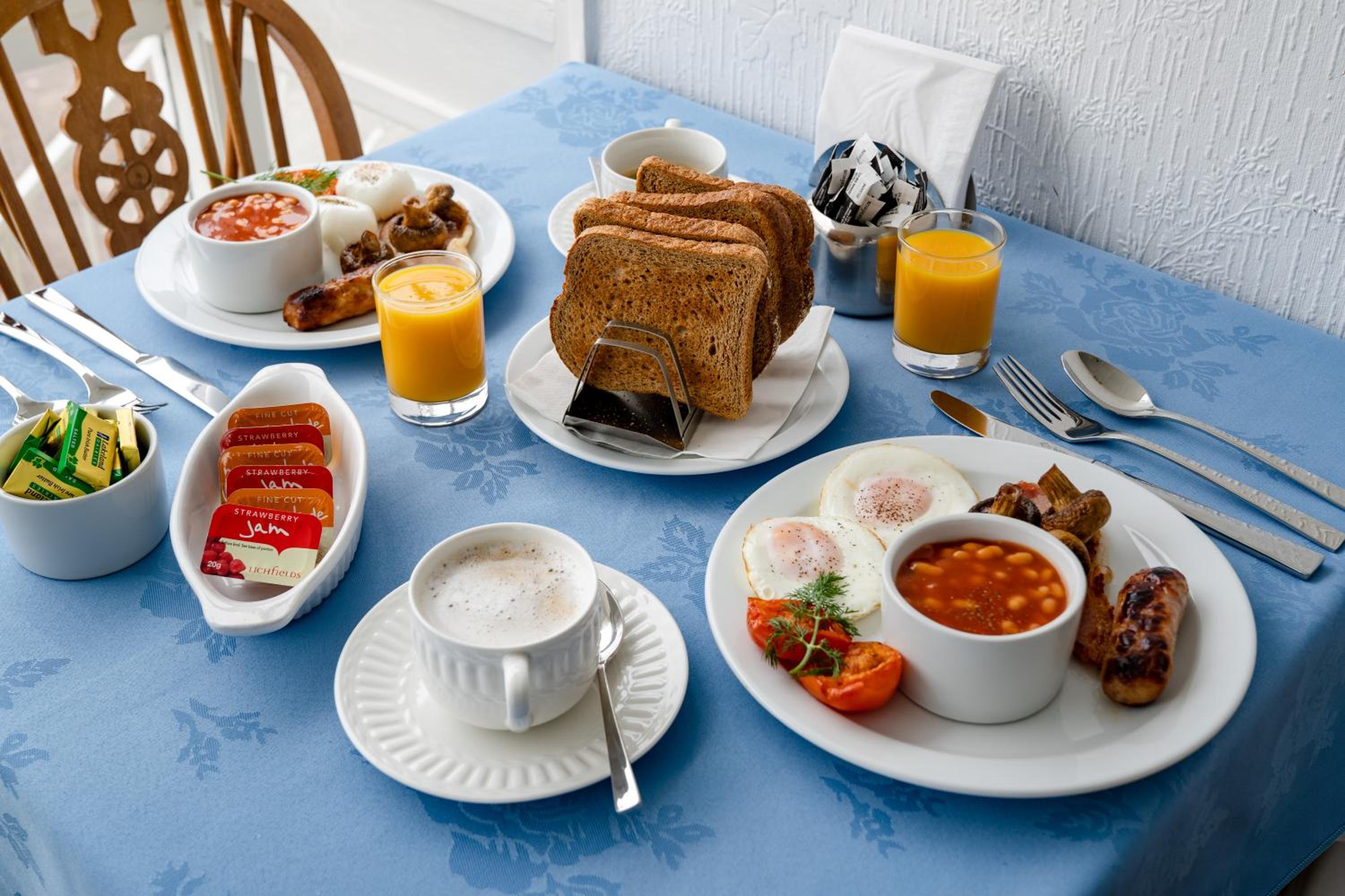 Hotel Torland Seafront hotel - free parking, wi-fi, all rooms en-suite - Image 1