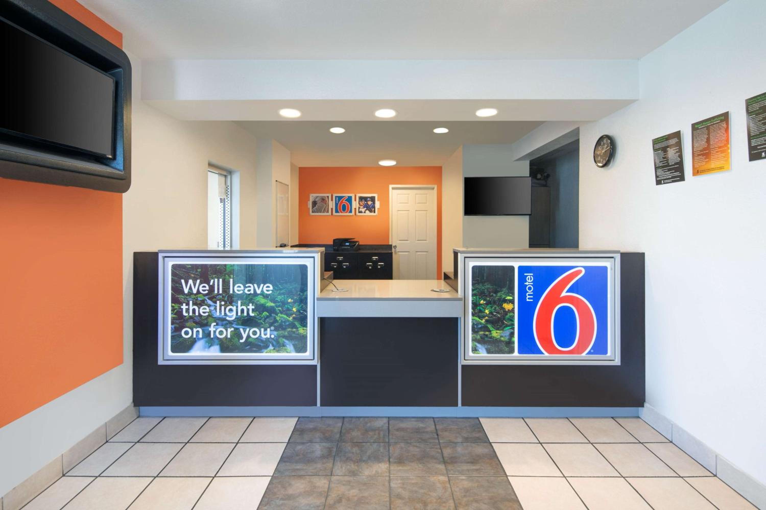 Motel 6-Woodland, CA Sacramento Airport
