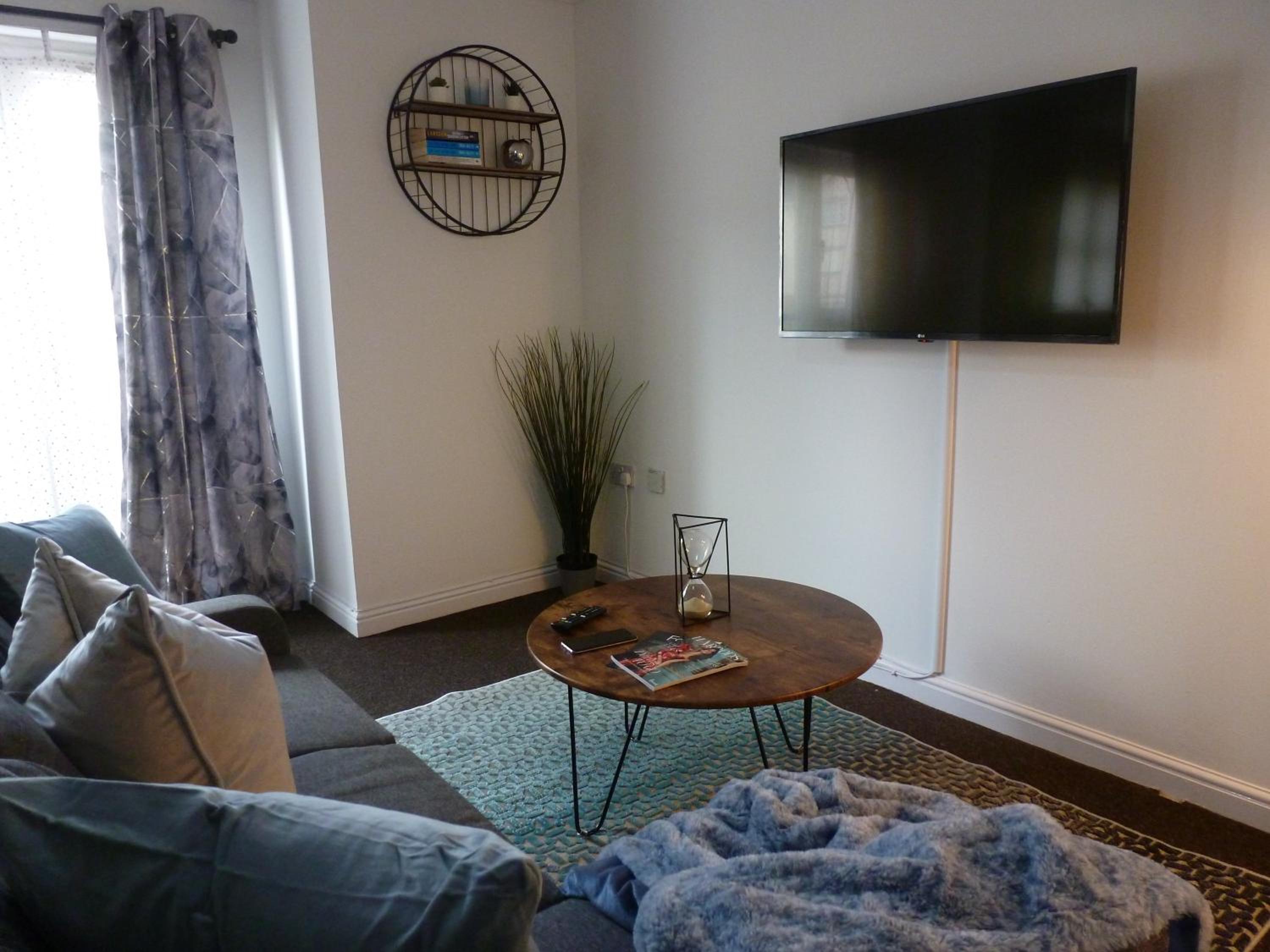 Sun Gardens Luxe 2 Bed 2 Bath Apartment view 3