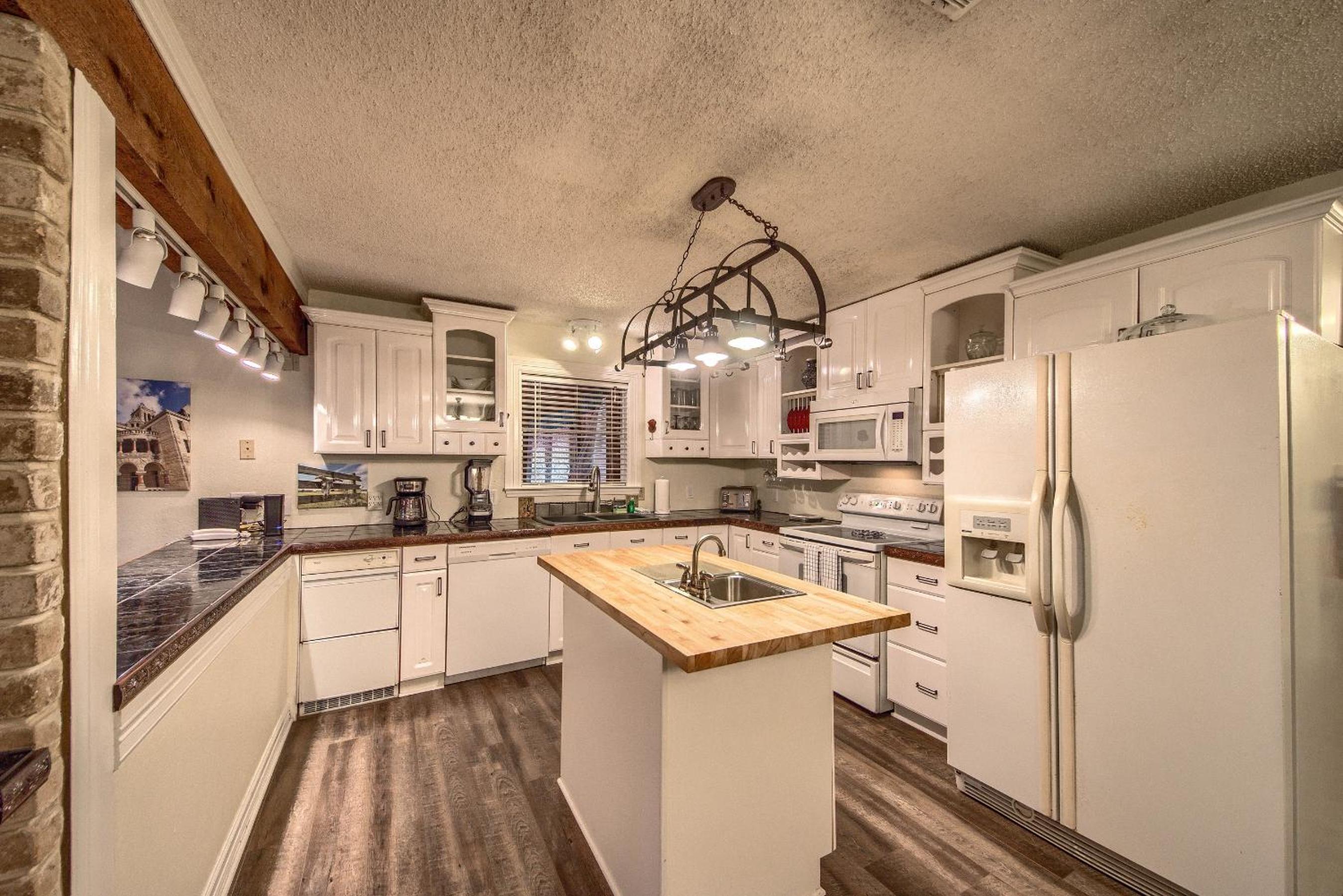 LD 1683 Texas River Haus