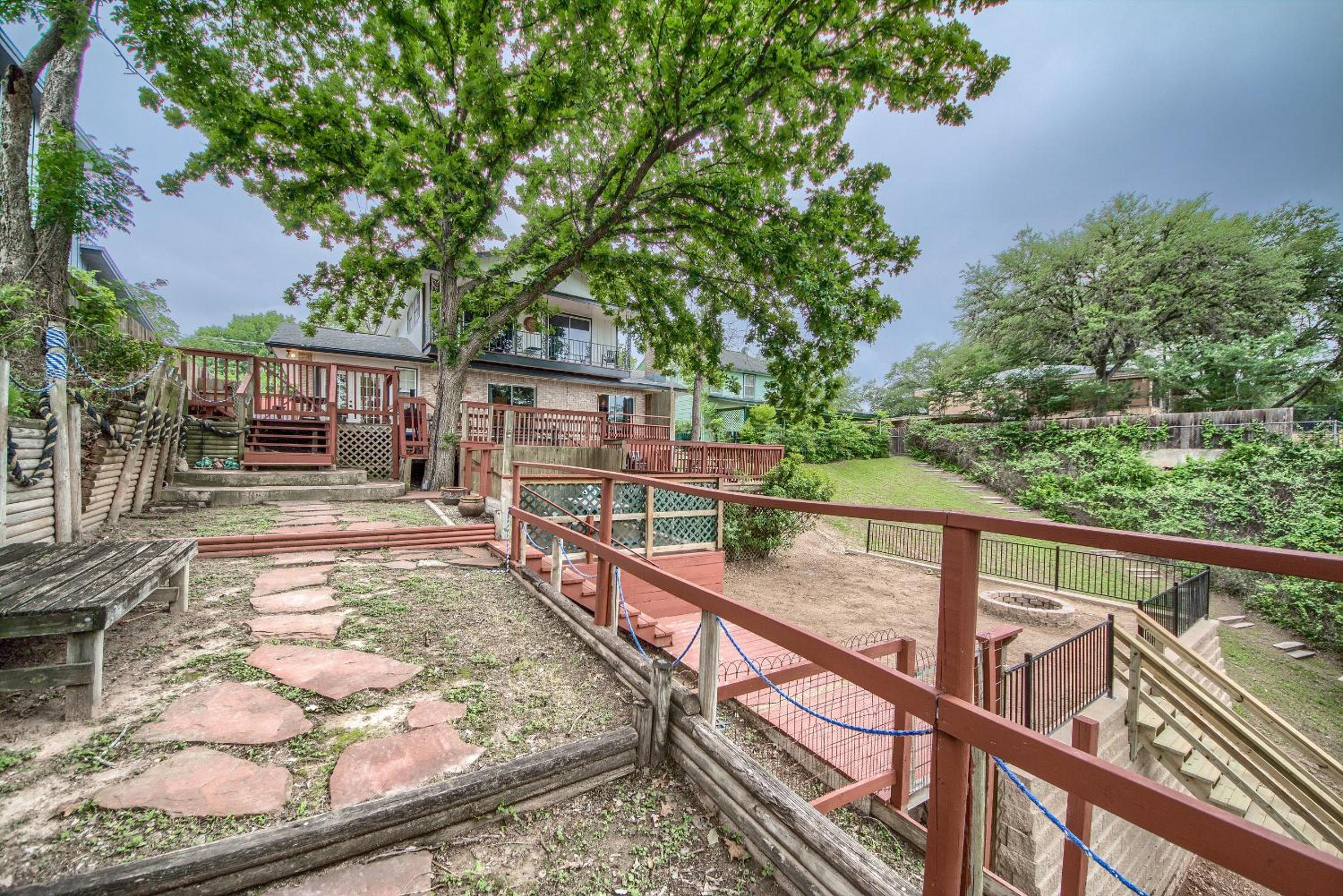 LD 1683 Texas River Haus
