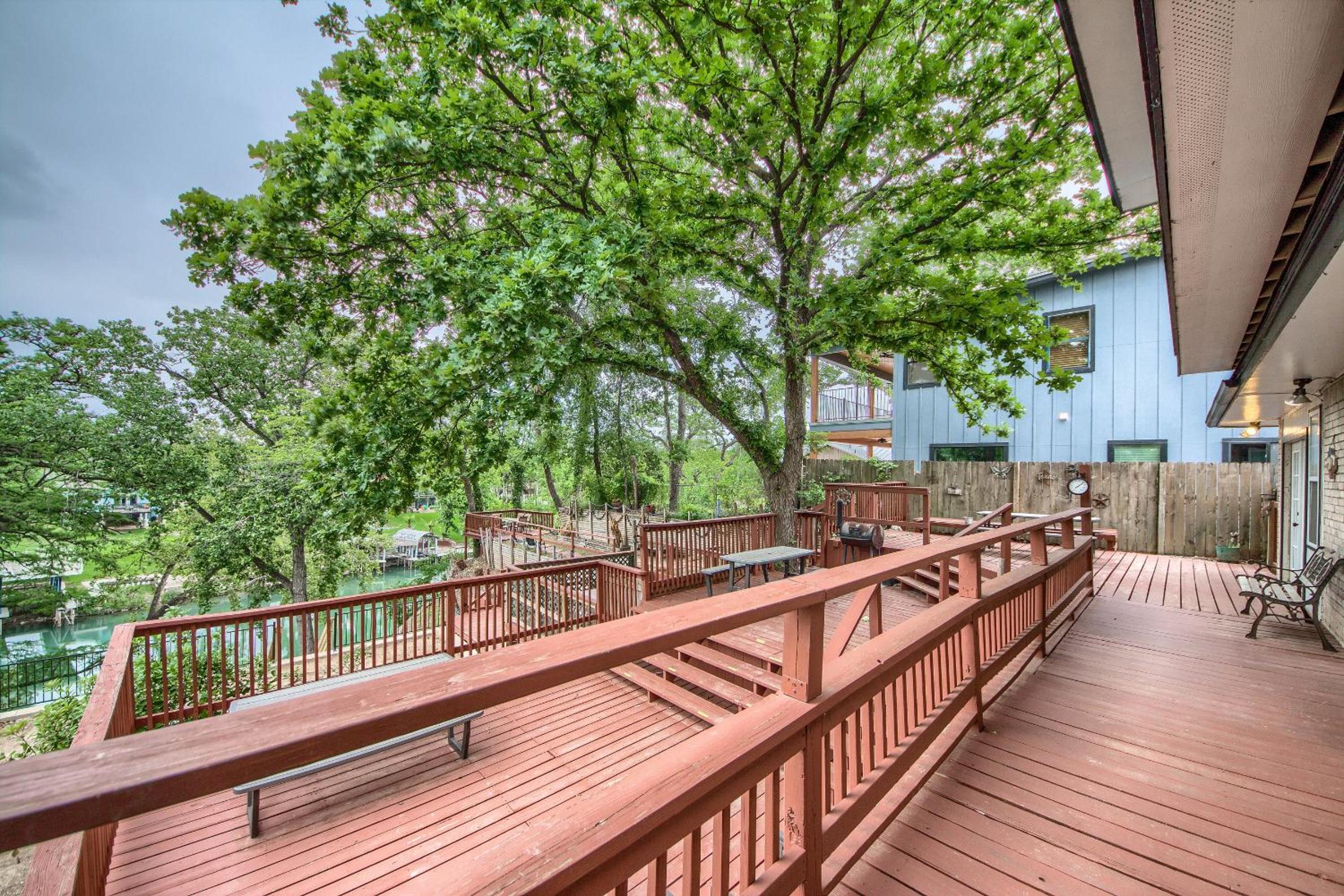 LD 1683 Texas River Haus