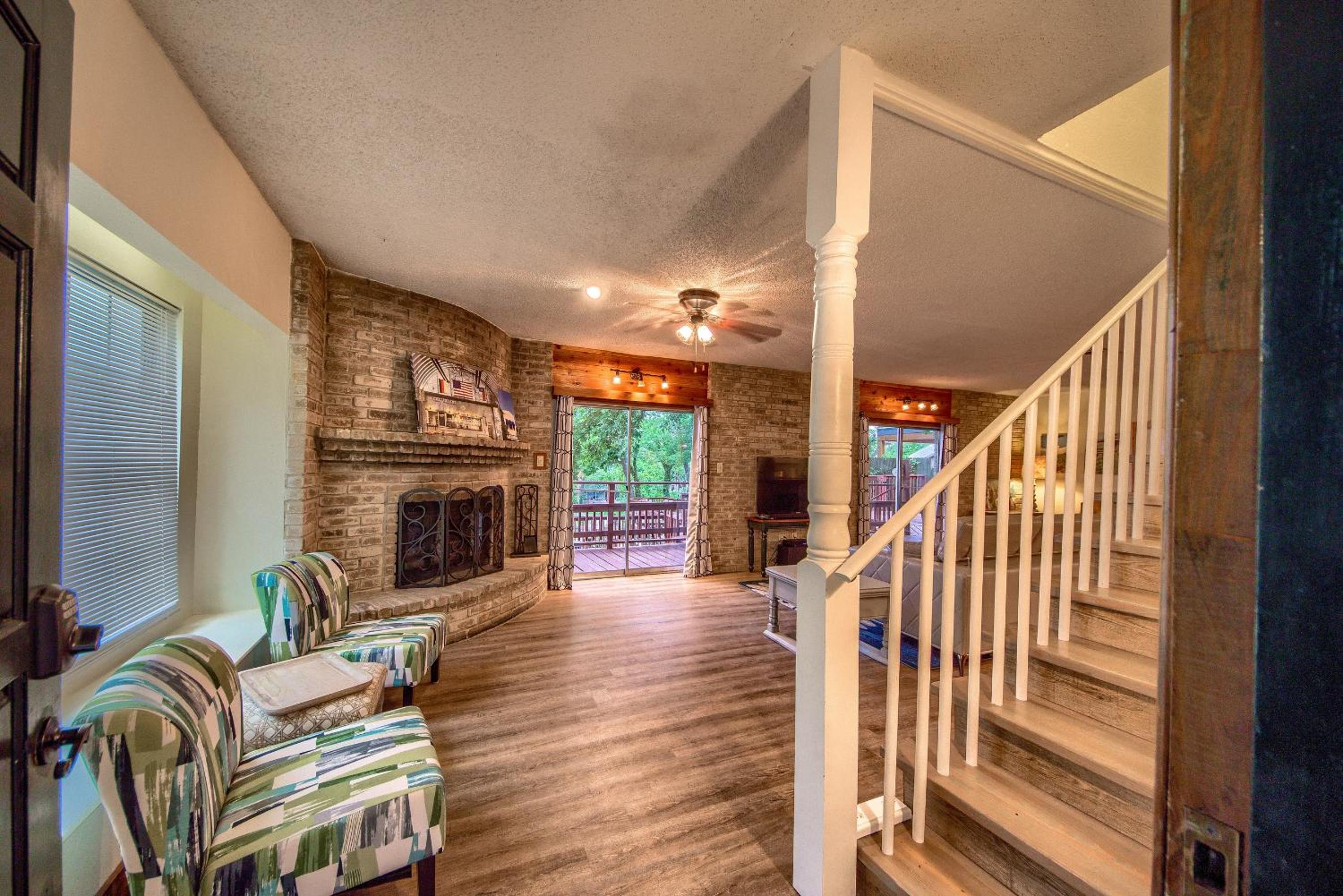 LD 1683 Texas River Haus