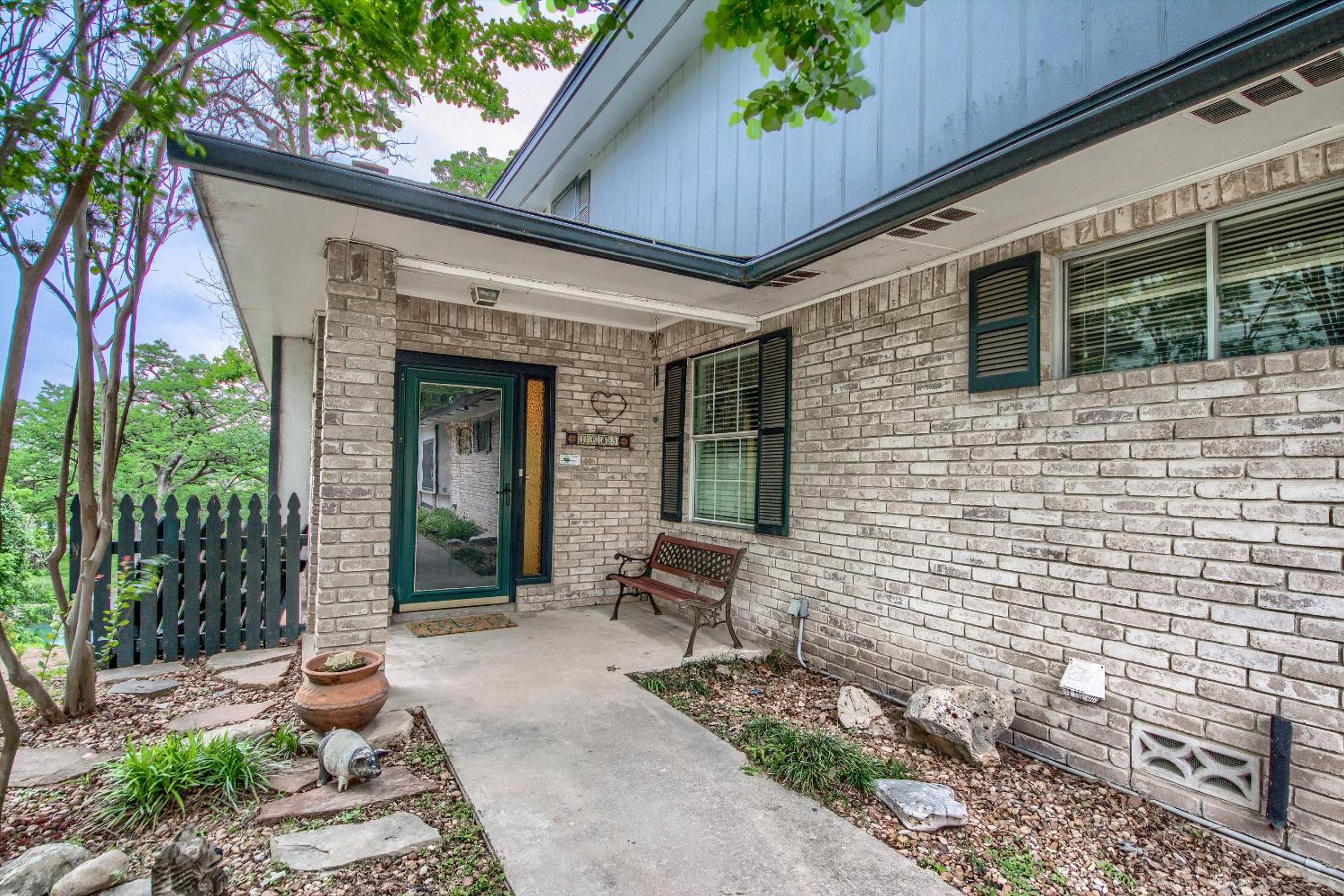 LD 1683 Texas River Haus