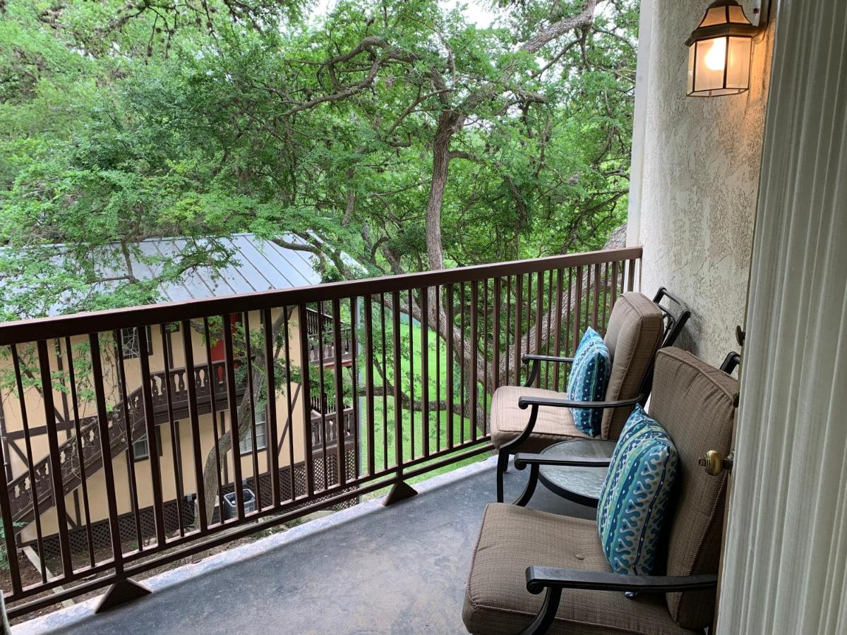IC 215 Treetop Villa