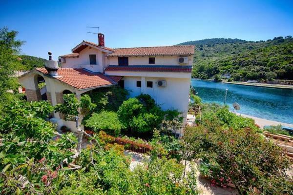 Apartments Malo Lago