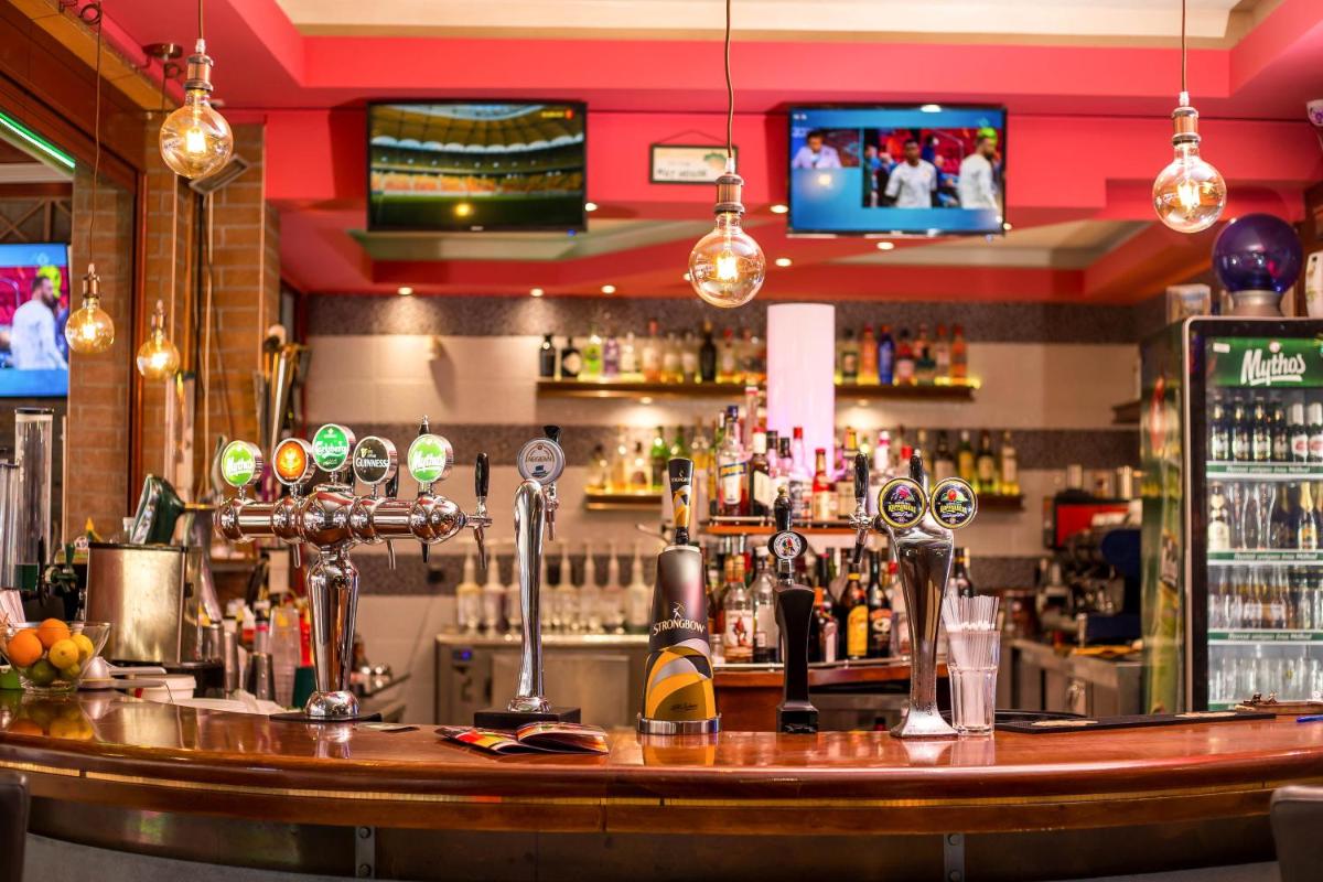 bar