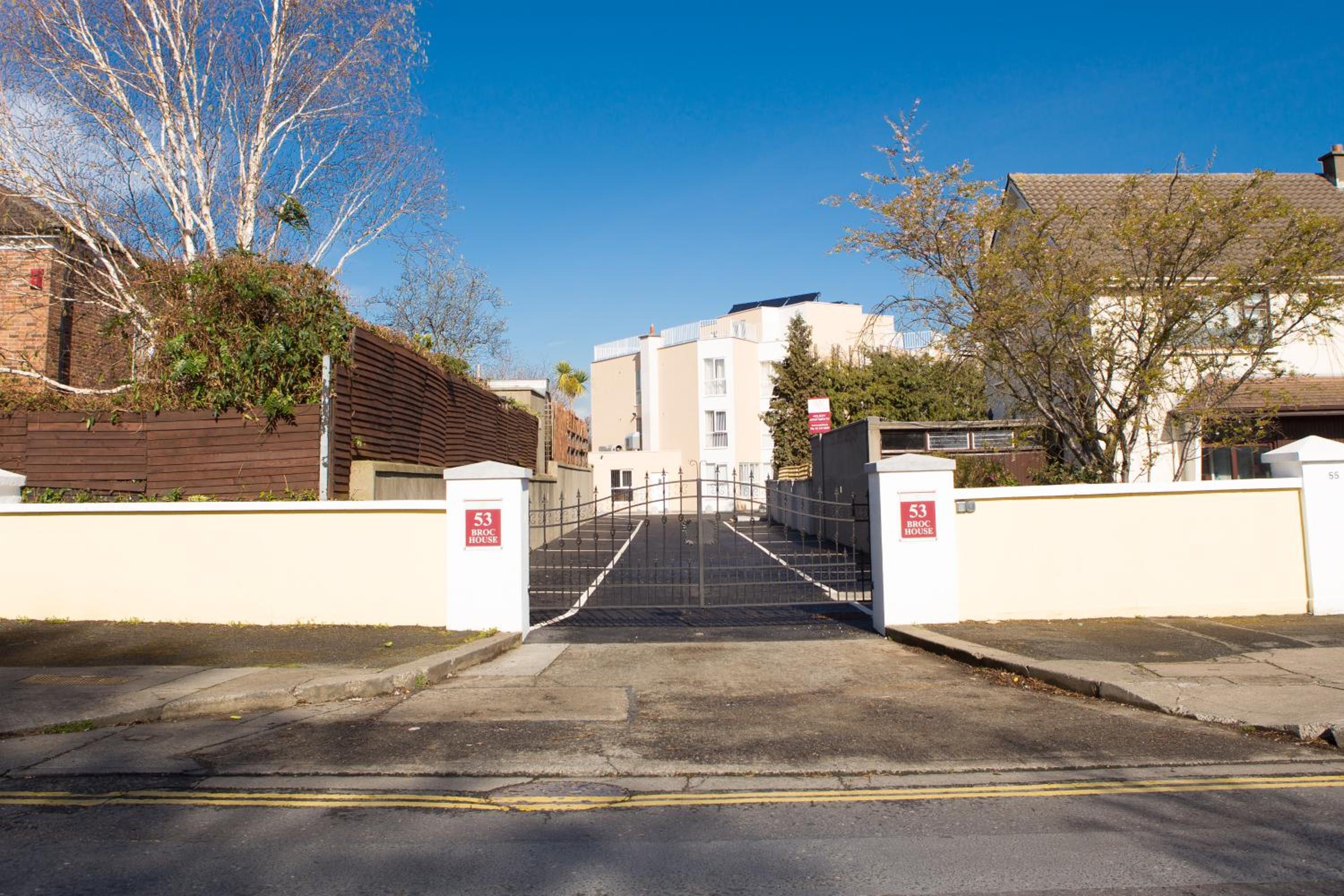 Hotel Broc House Suites - Image 1