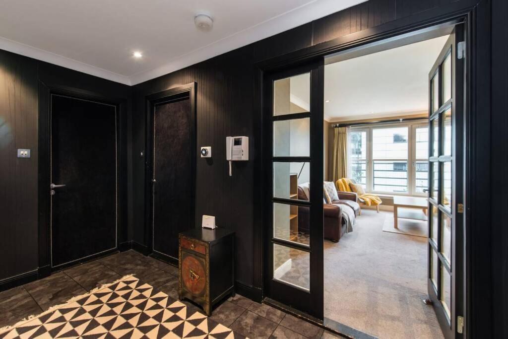 Royal Mile & Arthur's Seat Apt with Private Parking view 3