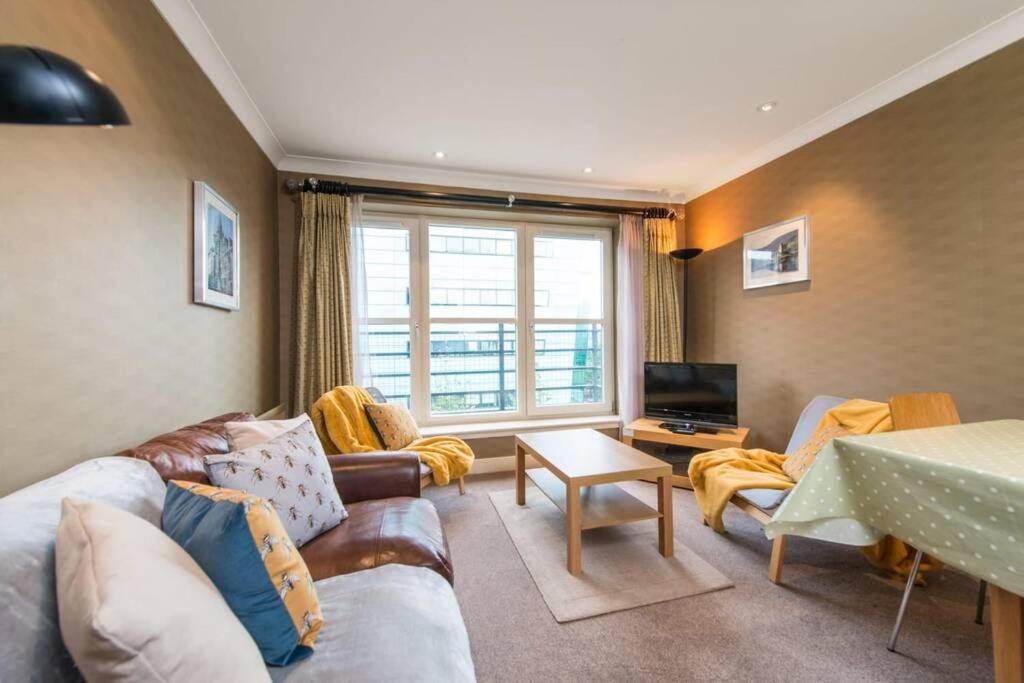 Royal Mile & Arthur's Seat Apt with Private Parking view 4