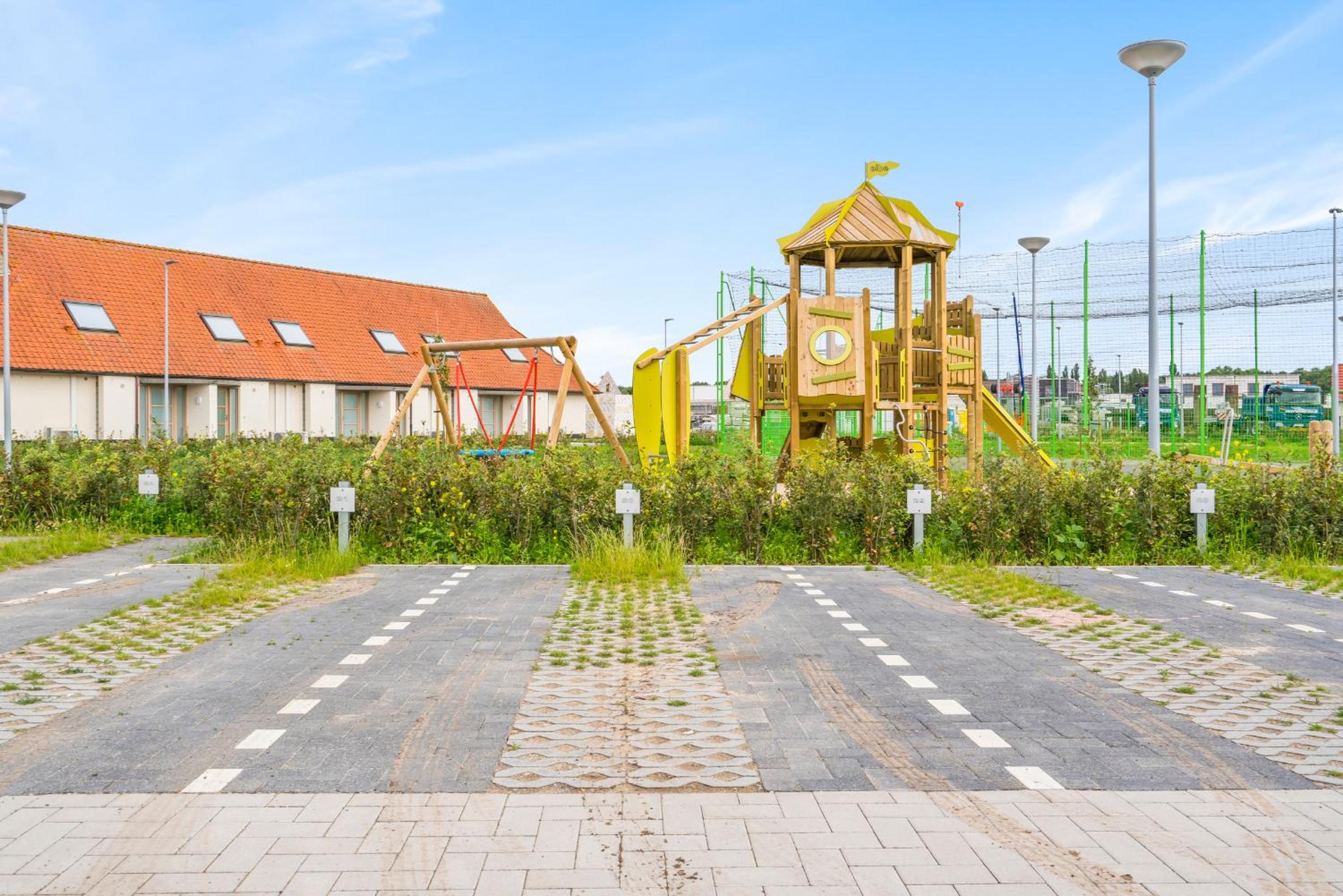 Cosy Living w parking, athletic field, playground, bike storage view 4