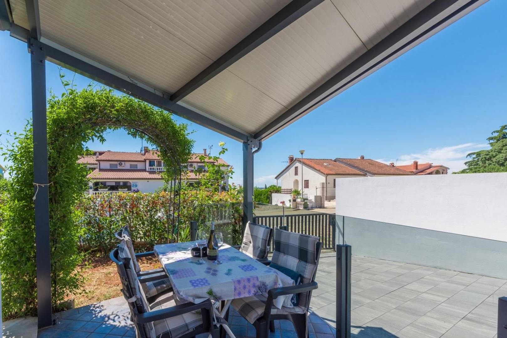 Apartment Vedran with Pool