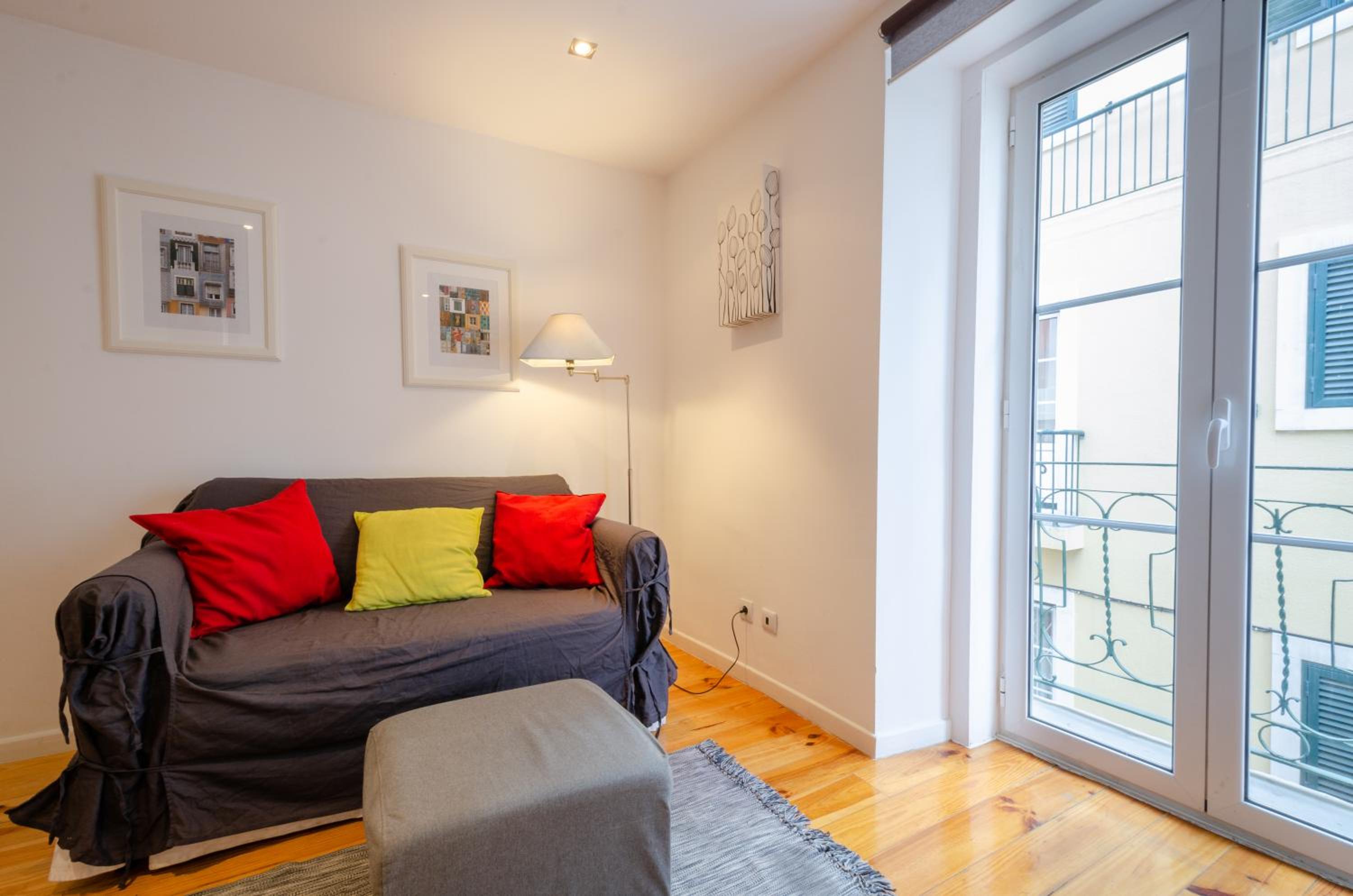 Central Lisbon Flat near Avenida view 5