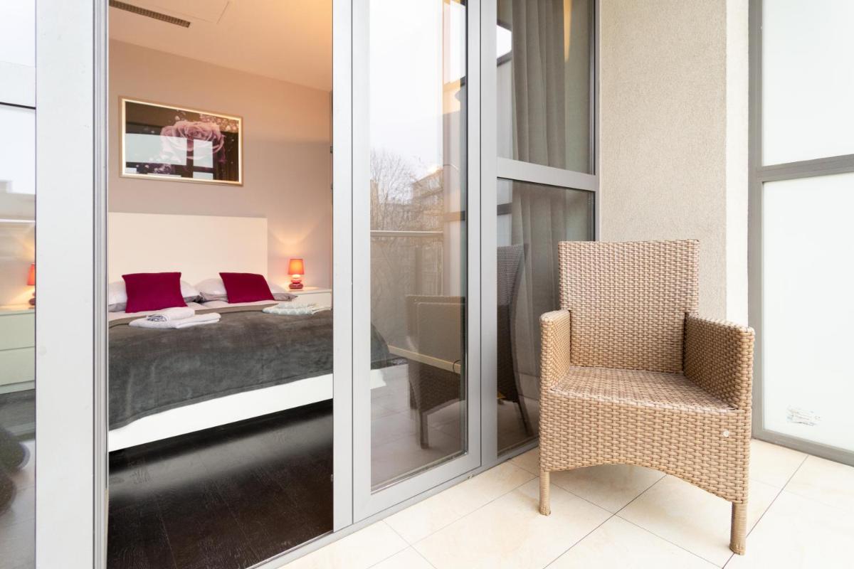 Secret charm fully equipped Apt with balcony view 5