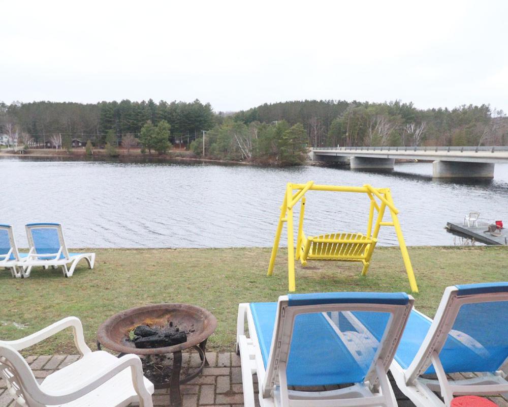 Algonquin Lakeside Inn