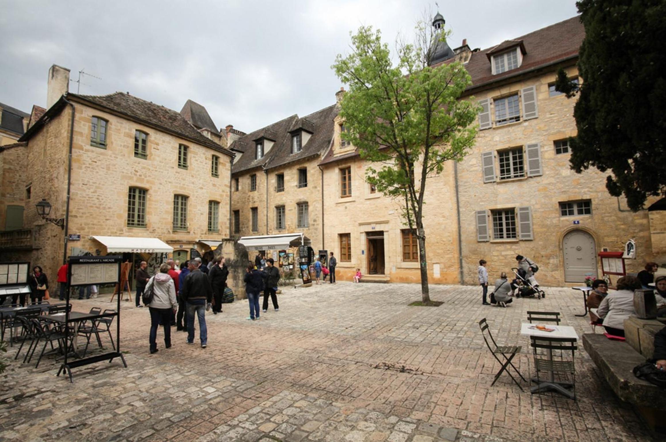 Le Grenier du Chapitre son loft avec les poutres et l'appartement une chambre sans les poutres, photo 33