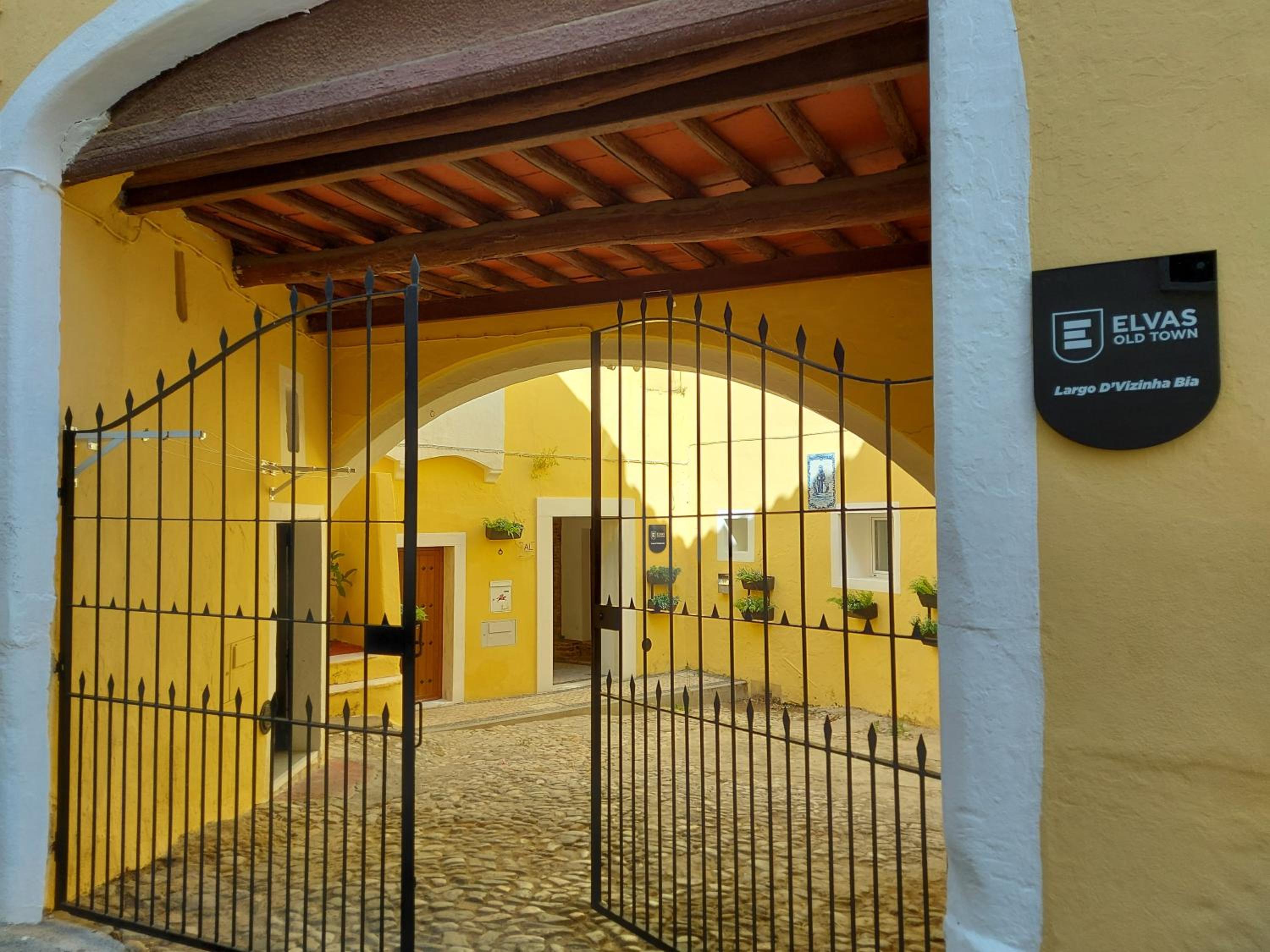 Hotel Largo d Vizinha Bia - Image 1