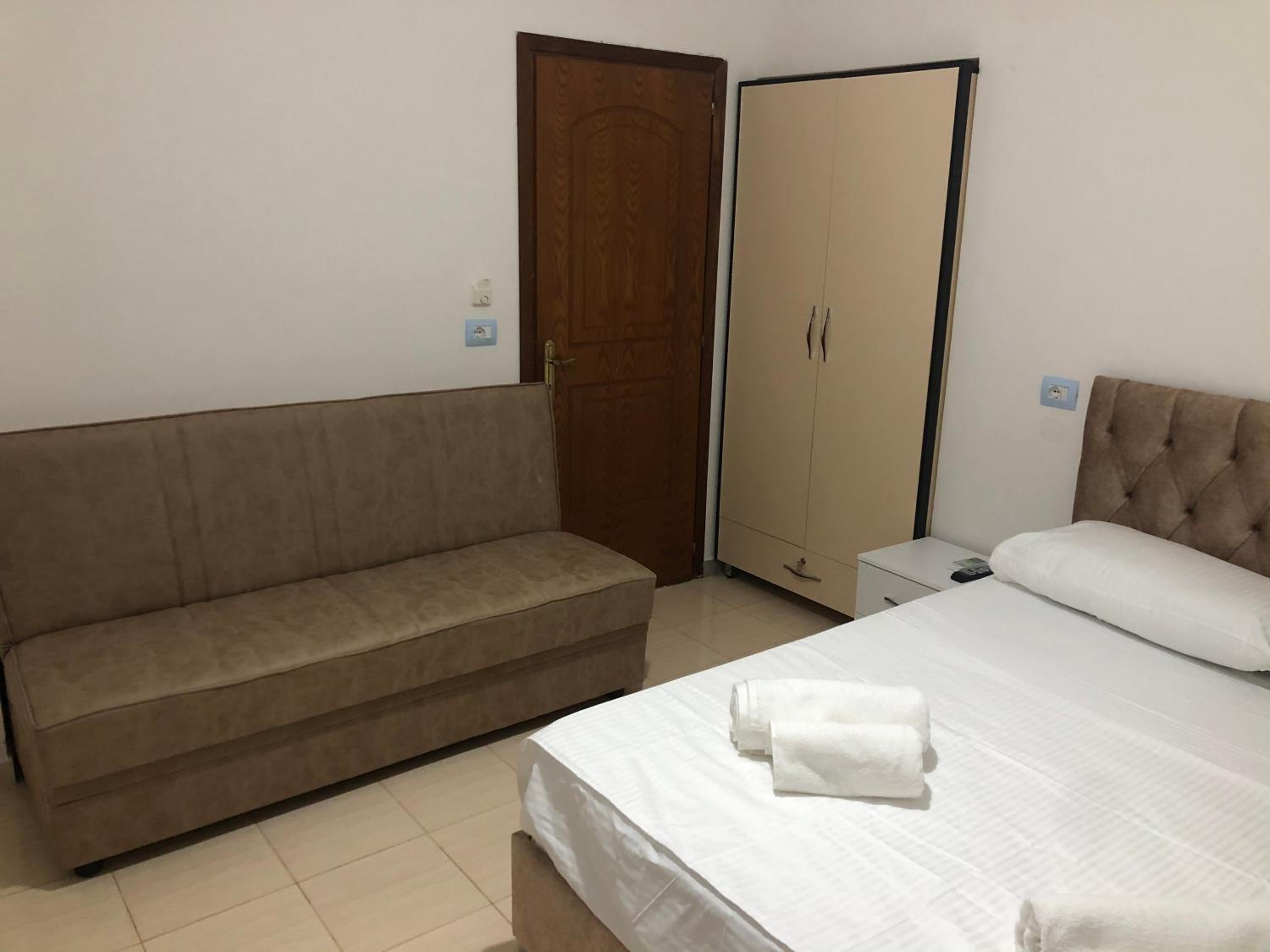 Elton Tafa guesthouse