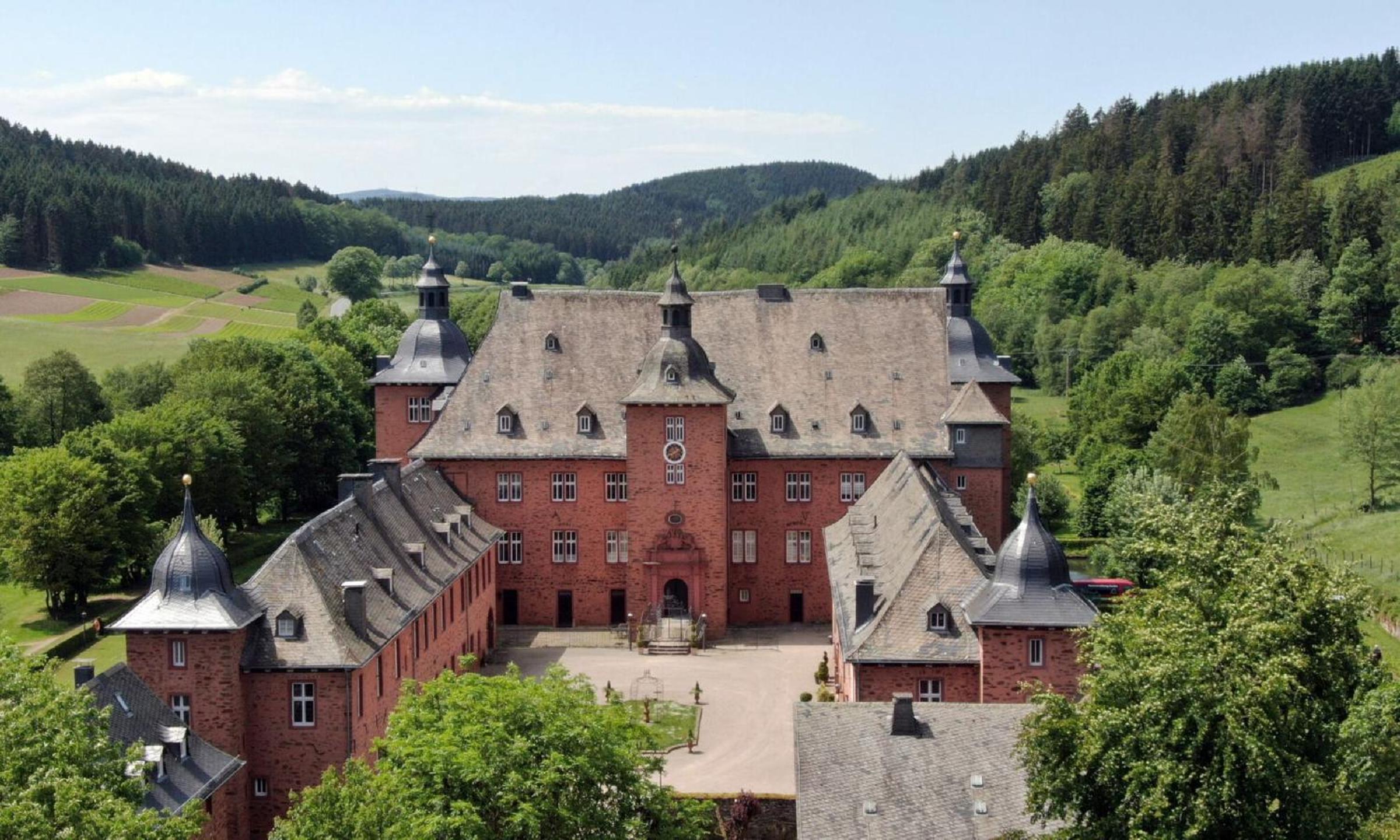 Schloss Adolphsburg im Sauerland view 3