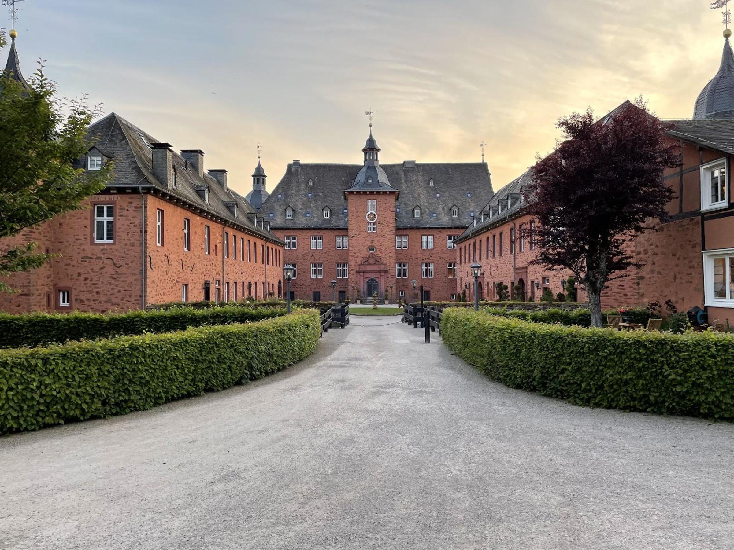 Schloss Adolphsburg im Sauerland view 4