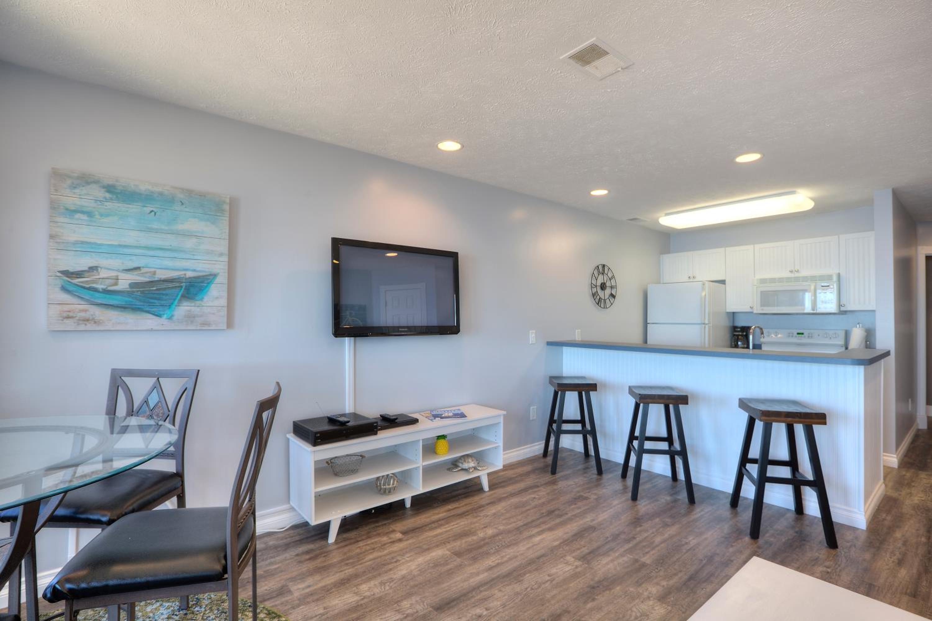 Beachside 216 with Pool Hot Tub and Private Deck Overlooking East Bay view 4