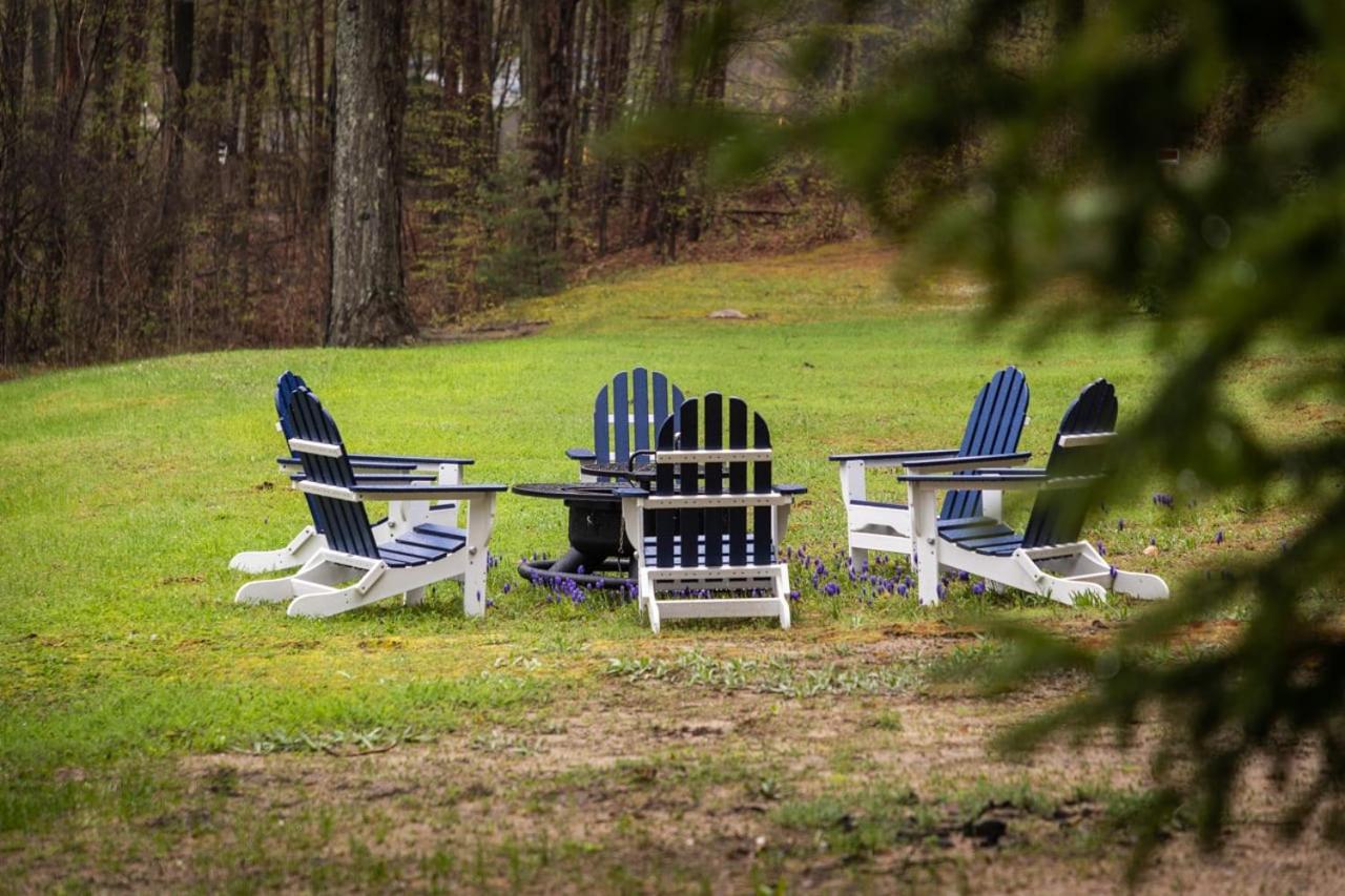 Cedar Creek Cottage Close to Downtown Traverse City Beaches and the TART Trail