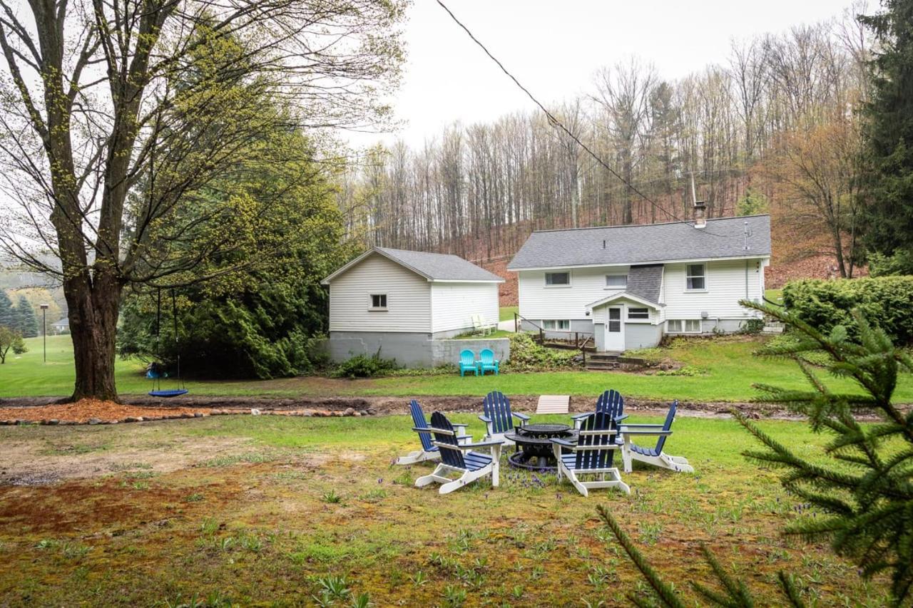 Cedar Creek Cottage Close to Downtown Traverse City Beaches and the TART Trail
