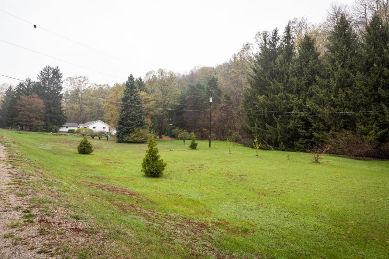 Cedar Creek Cottage Close to Downtown Traverse City Beaches and the TART Trail