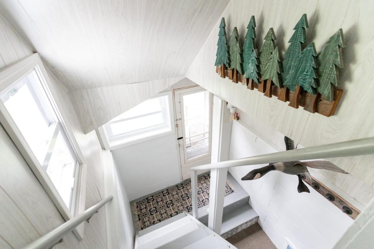 Cedar Creek Cottage Close to Downtown Traverse City Beaches and the TART Trail