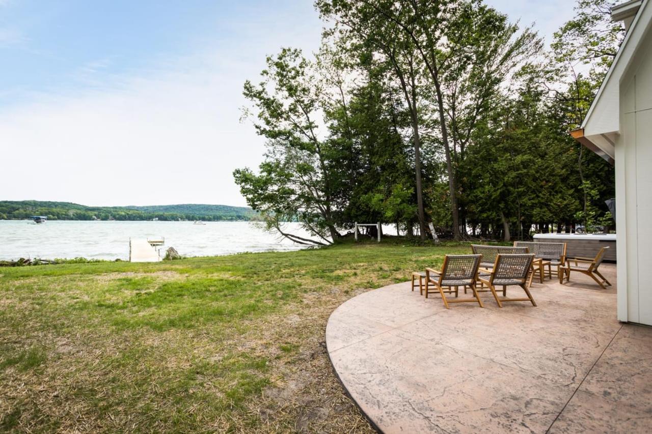 Little Glen Cottage with Direct Beach Frontage and Hot Tub