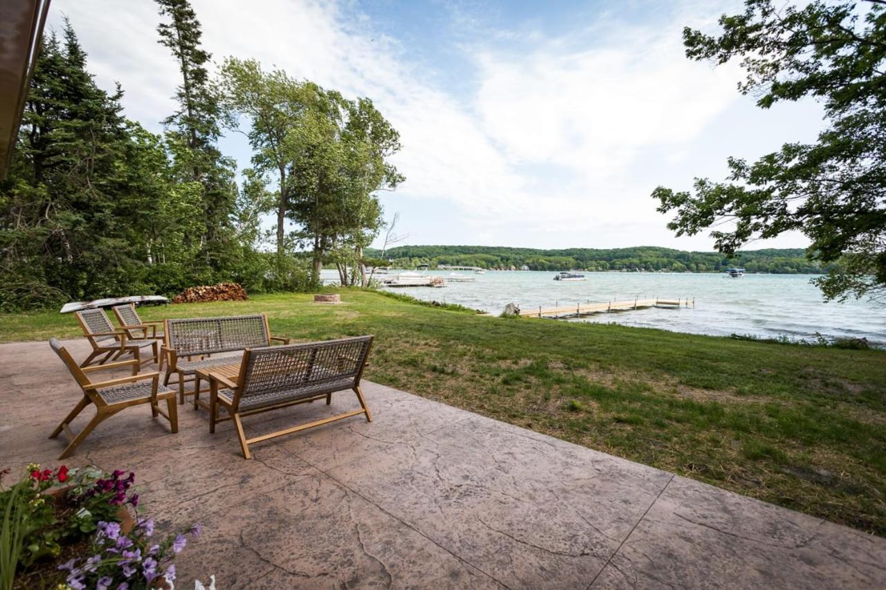 Little Glen Cottage with Direct Beach Frontage and Hot Tub