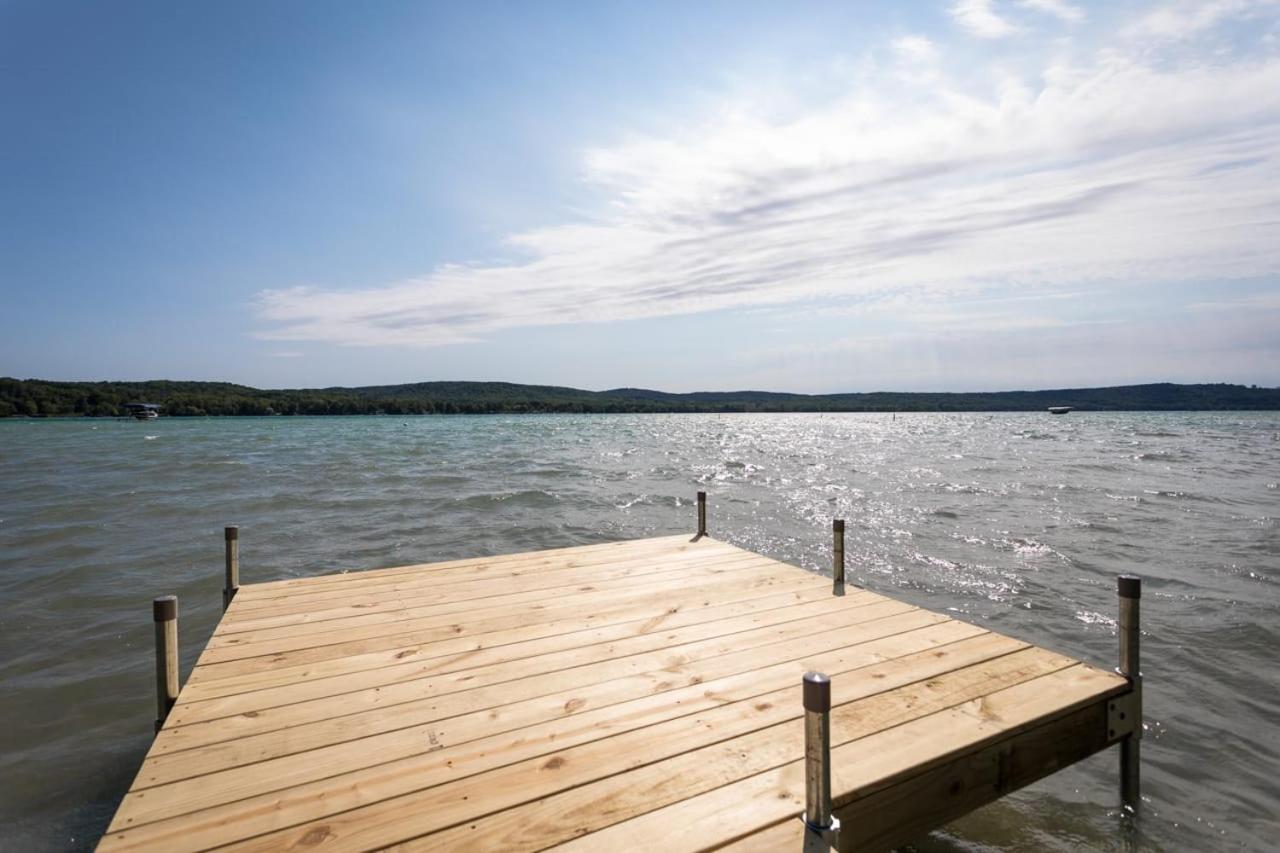 Little Glen Cottage with Direct Beach Frontage and Hot Tub