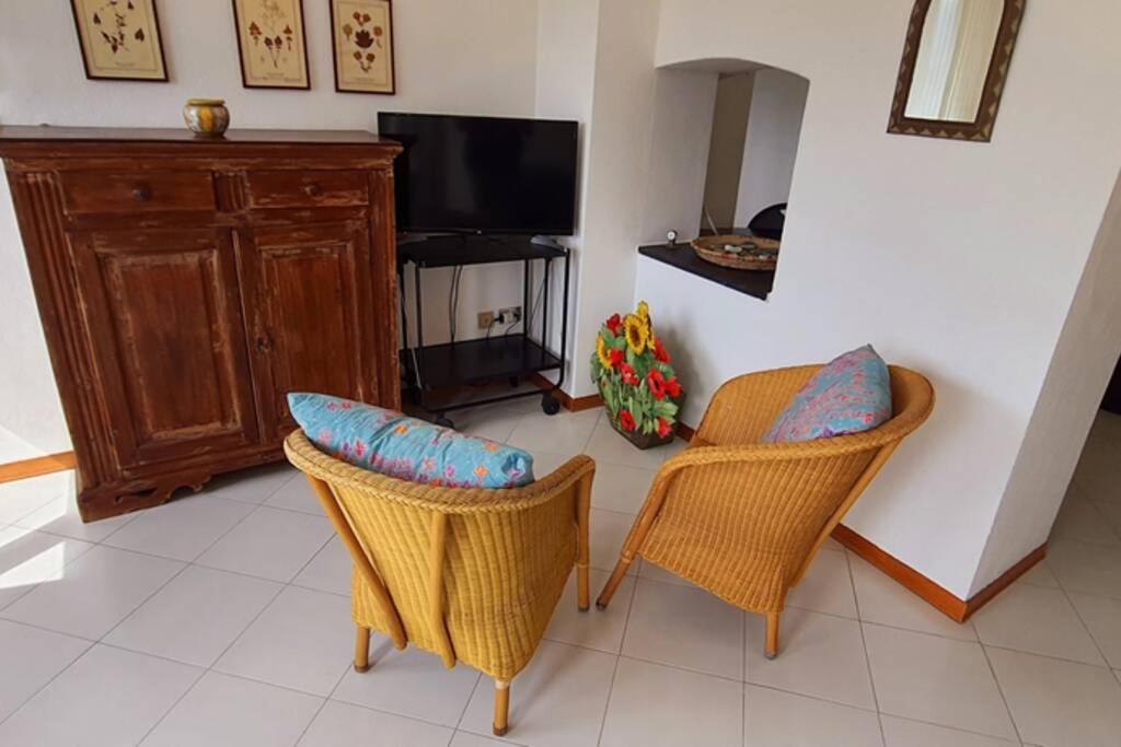 Private Parking, Seaview, Living Terrace photo 3
