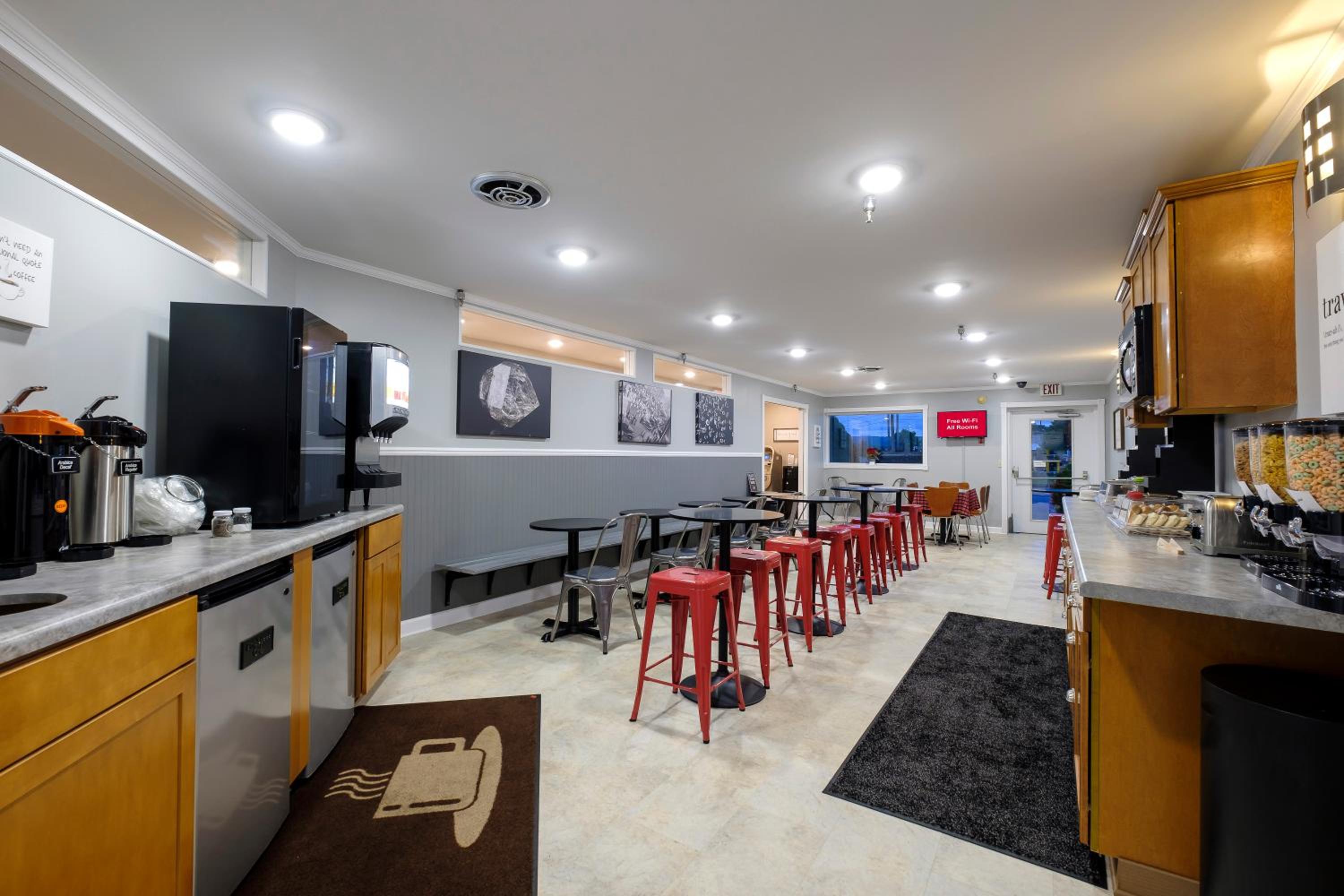 Red Roof Inn and Suites Herkimer