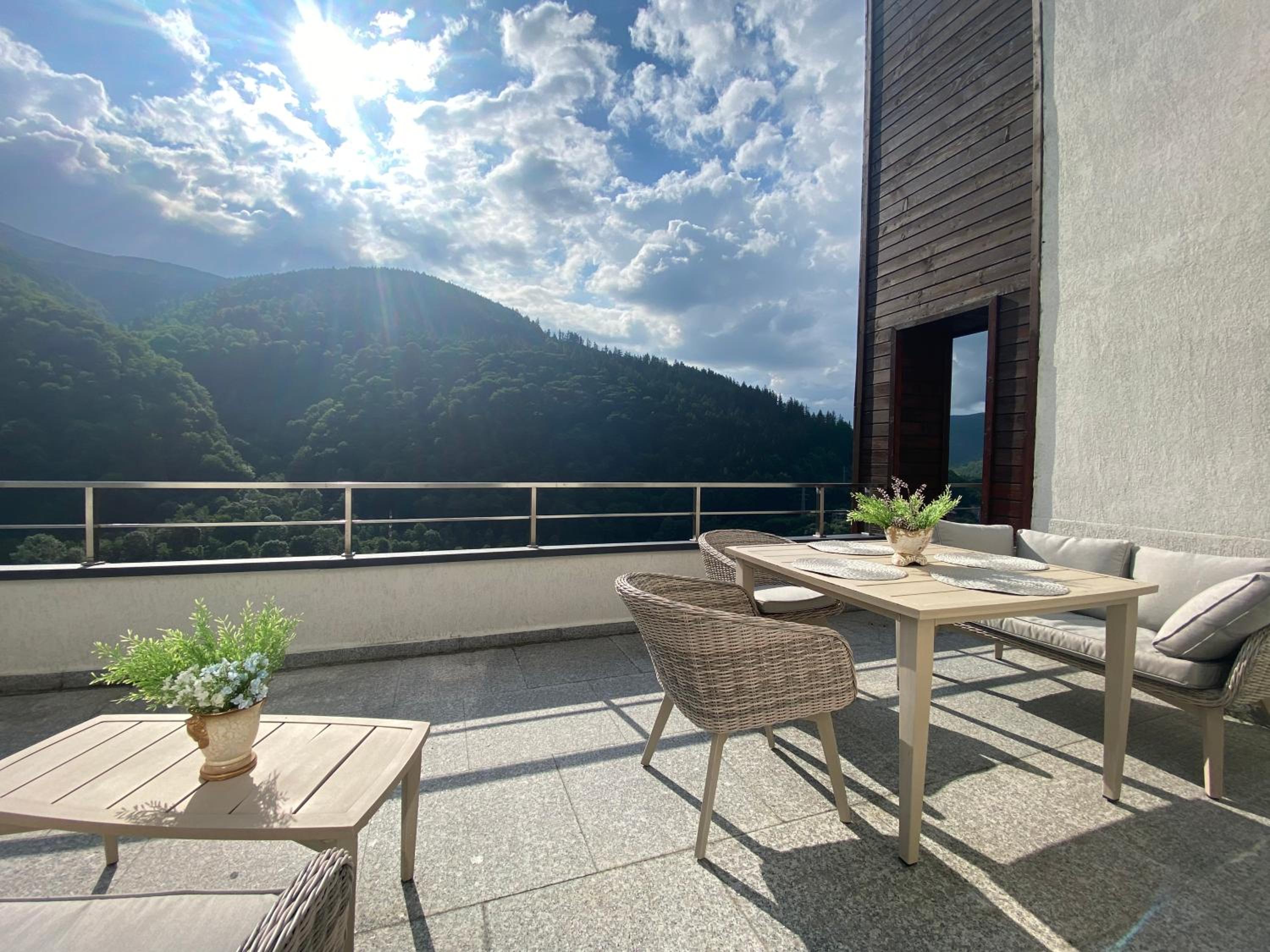 Heidy Sinaia view 2