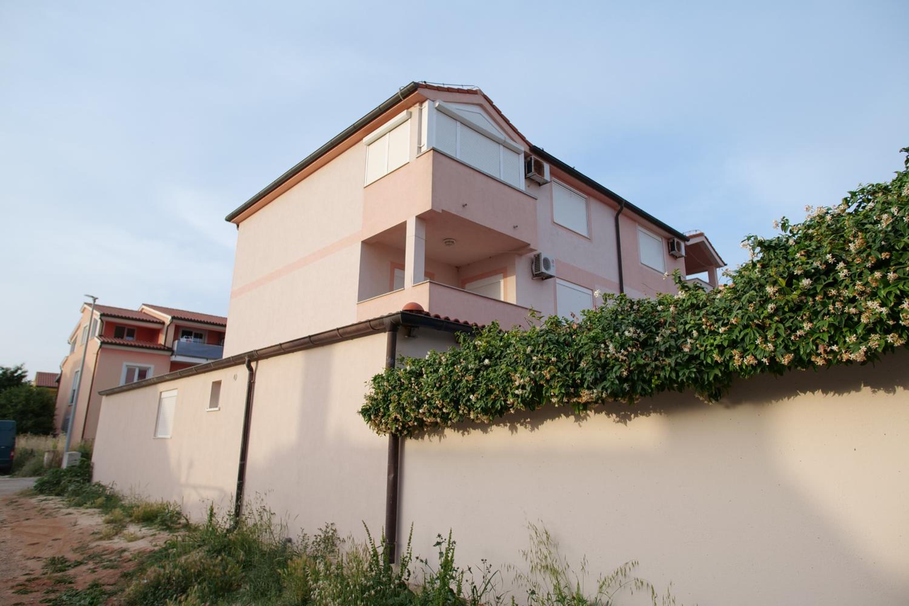 LUKA view 5