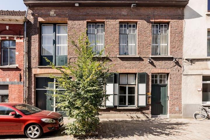 PAKHUIS
