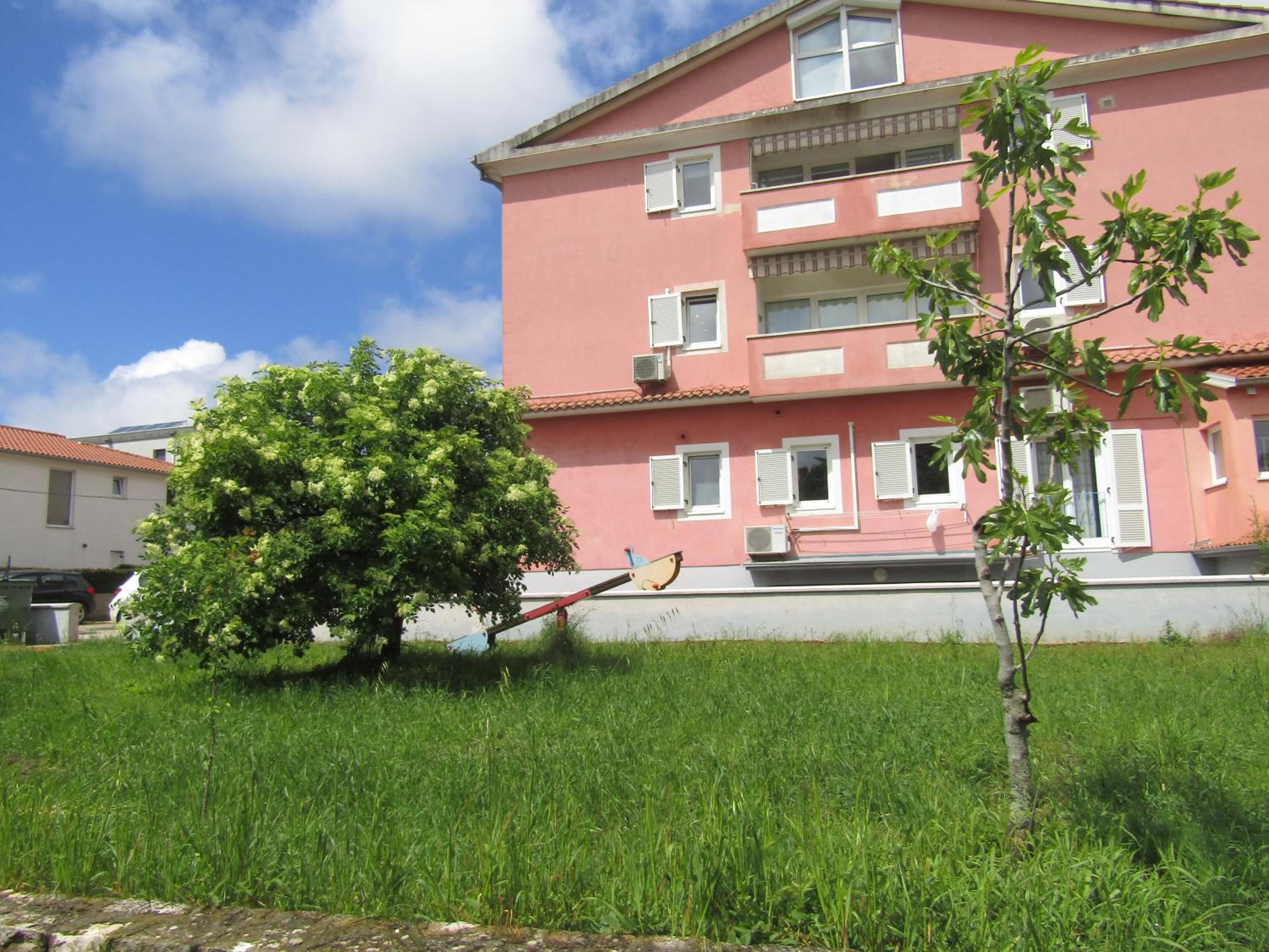 Green garden apartments view 5