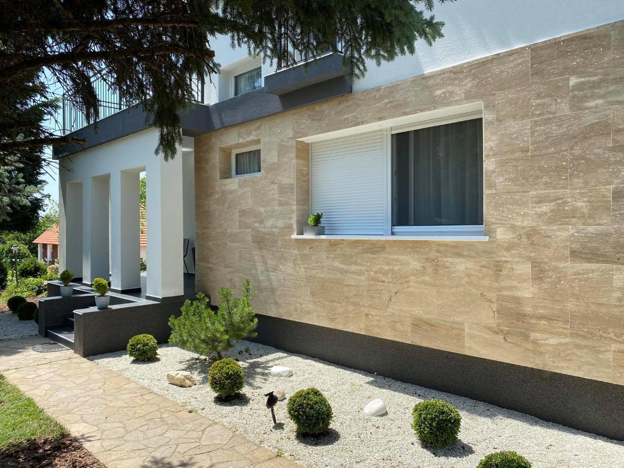 ART INN APARTMANHÁZ BALATON-GYENESDIÁS