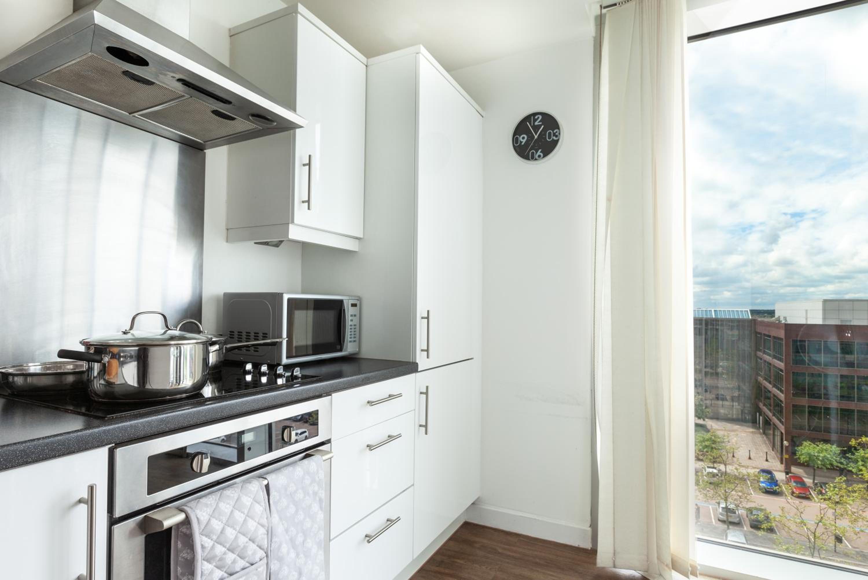 Milton Keynes Vacations - 2 Bedroom 2 Bathroom Apartment in Central Milton Keynes with Free Parking - Contractors, Relocation, Business Travellers - Property Image 30