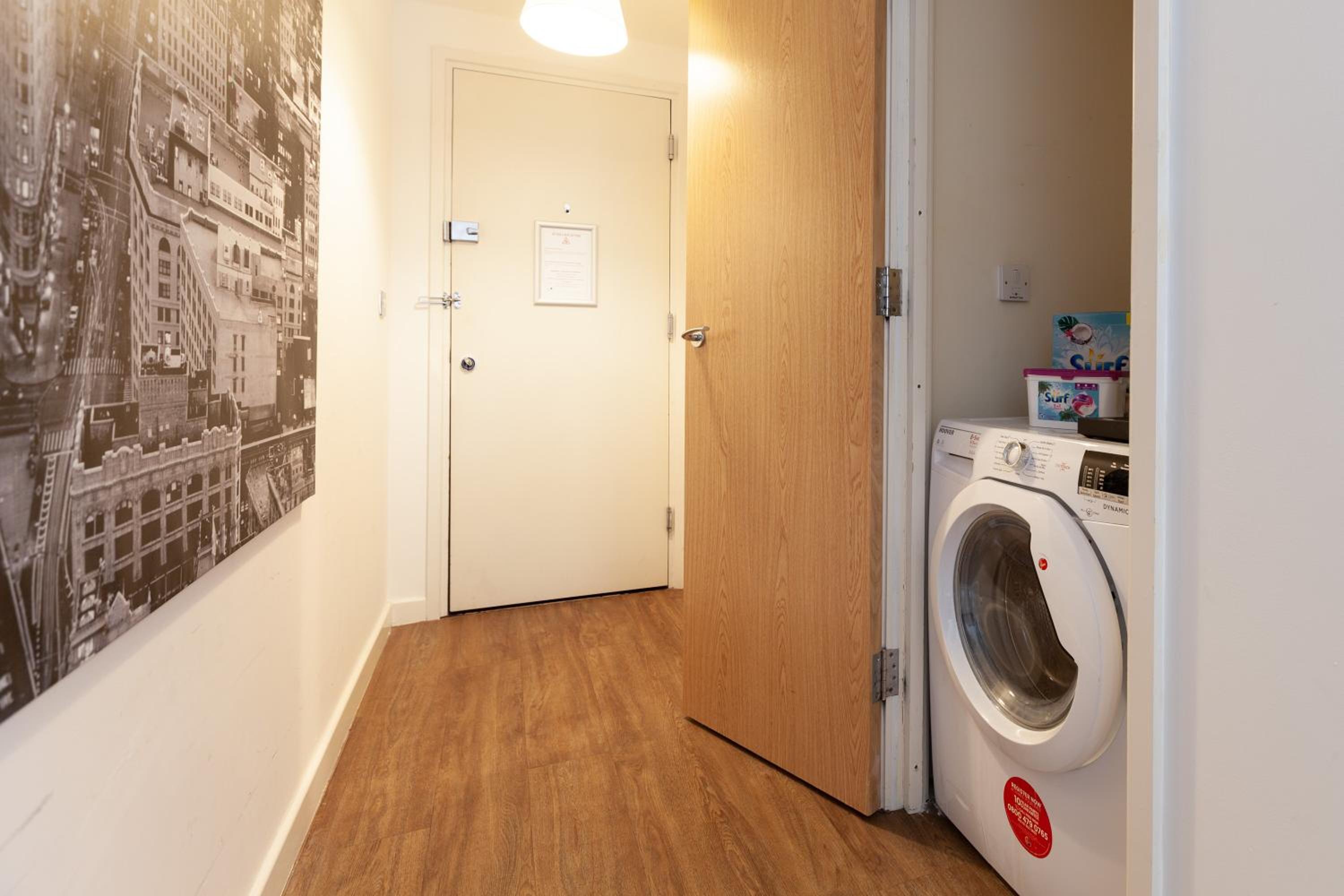 Milton Keynes Vacations - 2 Bedroom 2 Bathroom Apartment in Central Milton Keynes with Free Parking - Contractors, Relocation, Business Travellers - Property Image 29