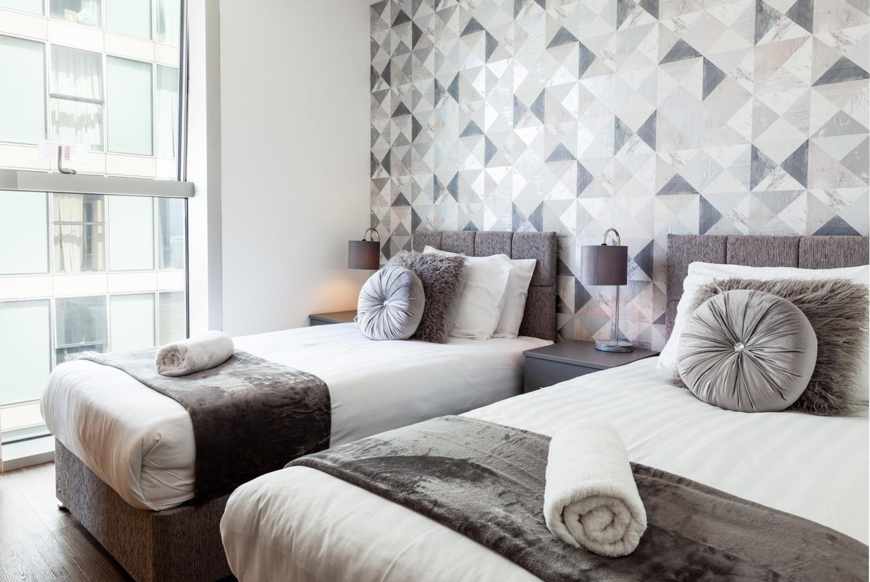 Milton Keynes Vacations - 2 Bedroom 2 Bathroom Apartment in Central Milton Keynes with Free Parking - Contractors, Relocation, Business Travellers - Property Image 5