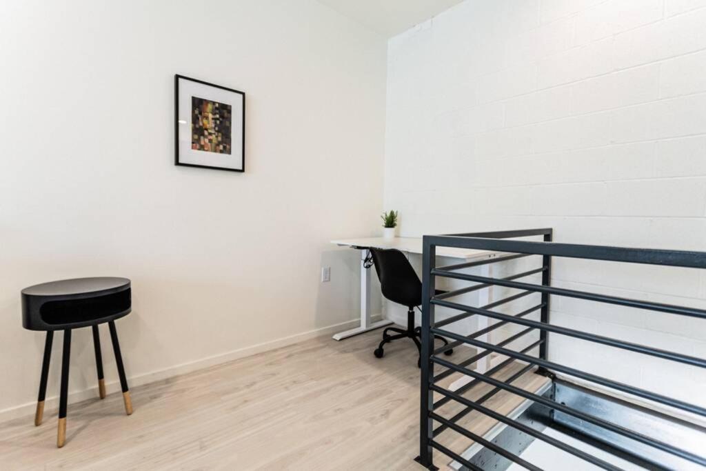 Amazing 1BR Loft Located Downtown view 4