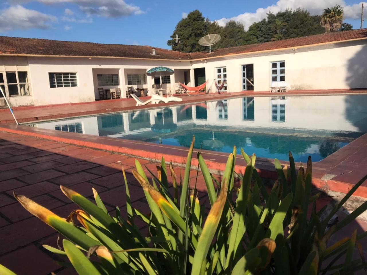 Lazer Campo Piscina 07 qts 4wc km.68 C.Branco