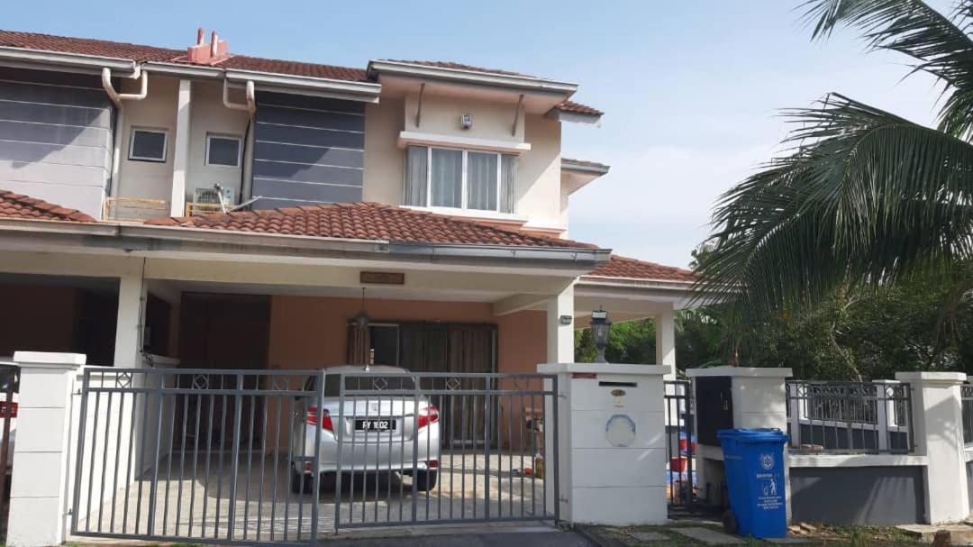 Izzahrah 4Rooms Shah Alam photo 1