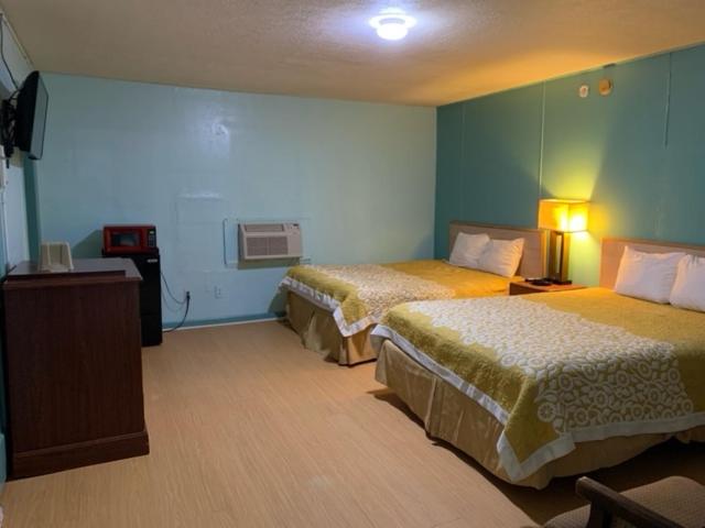 LAMPLIGHTER INN view 3