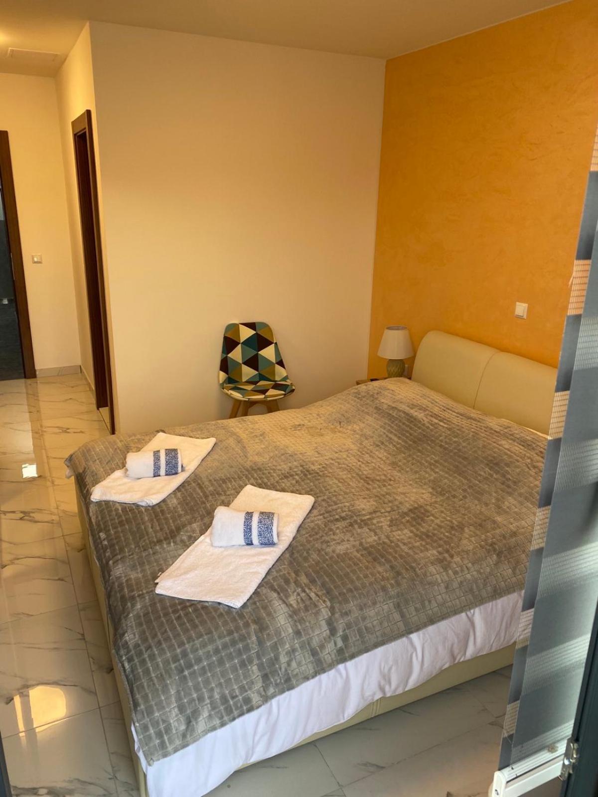 Belamionix motel view 2